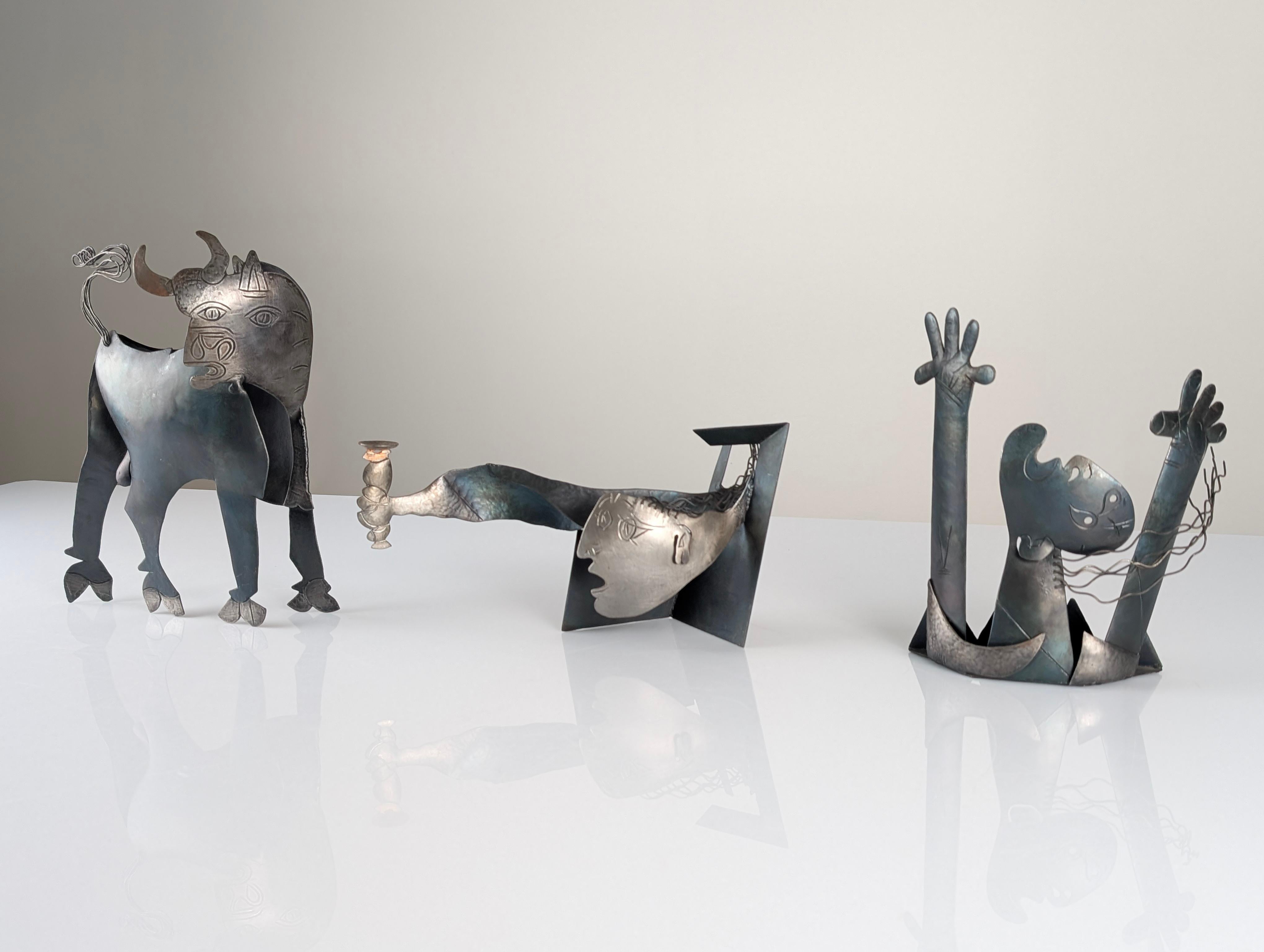 Conjunto de esculturas del Guernica de Picasso, Firmado, Siglo XX Español