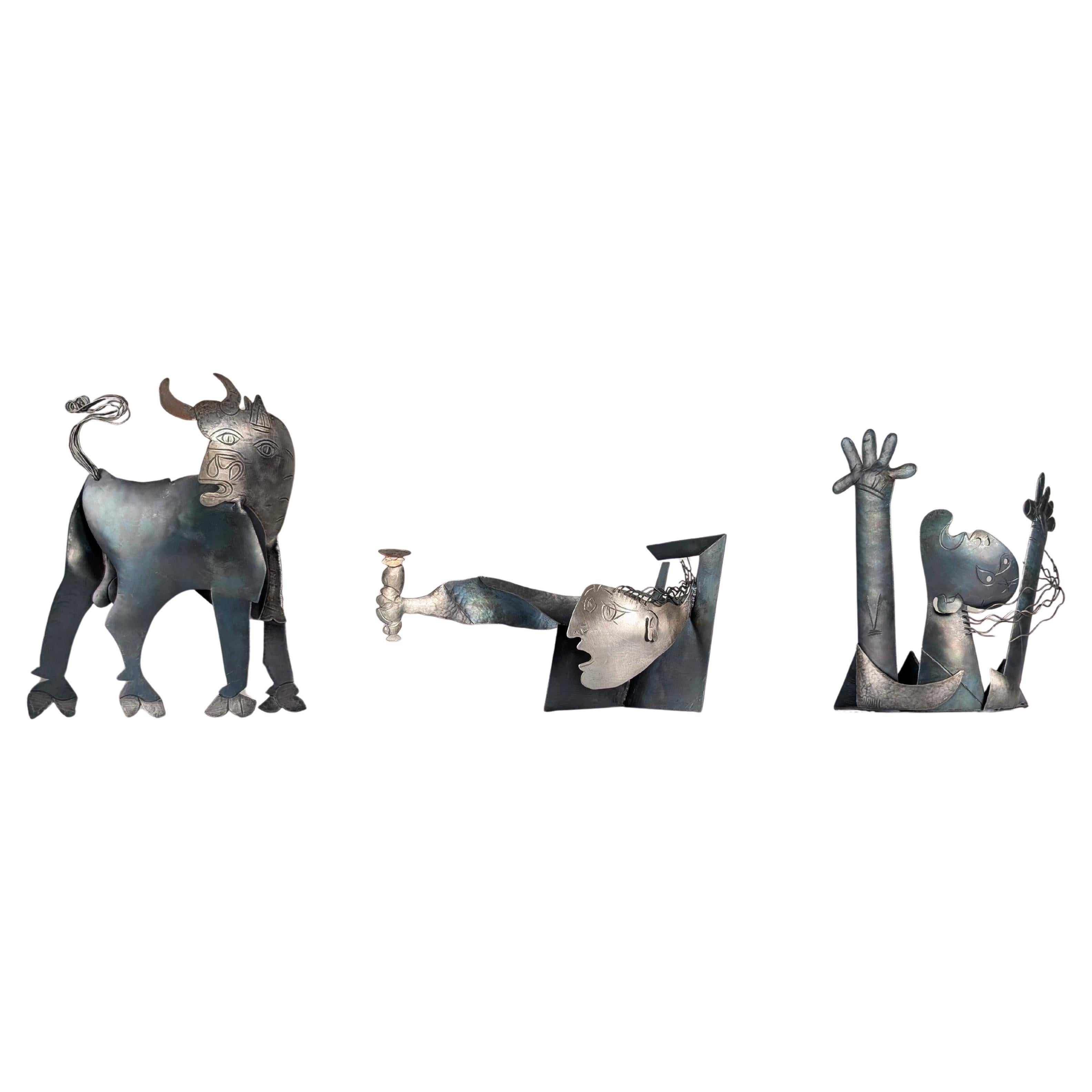 Conjunto de esculturas del Guernica de Picasso, Firmado, Siglo XX