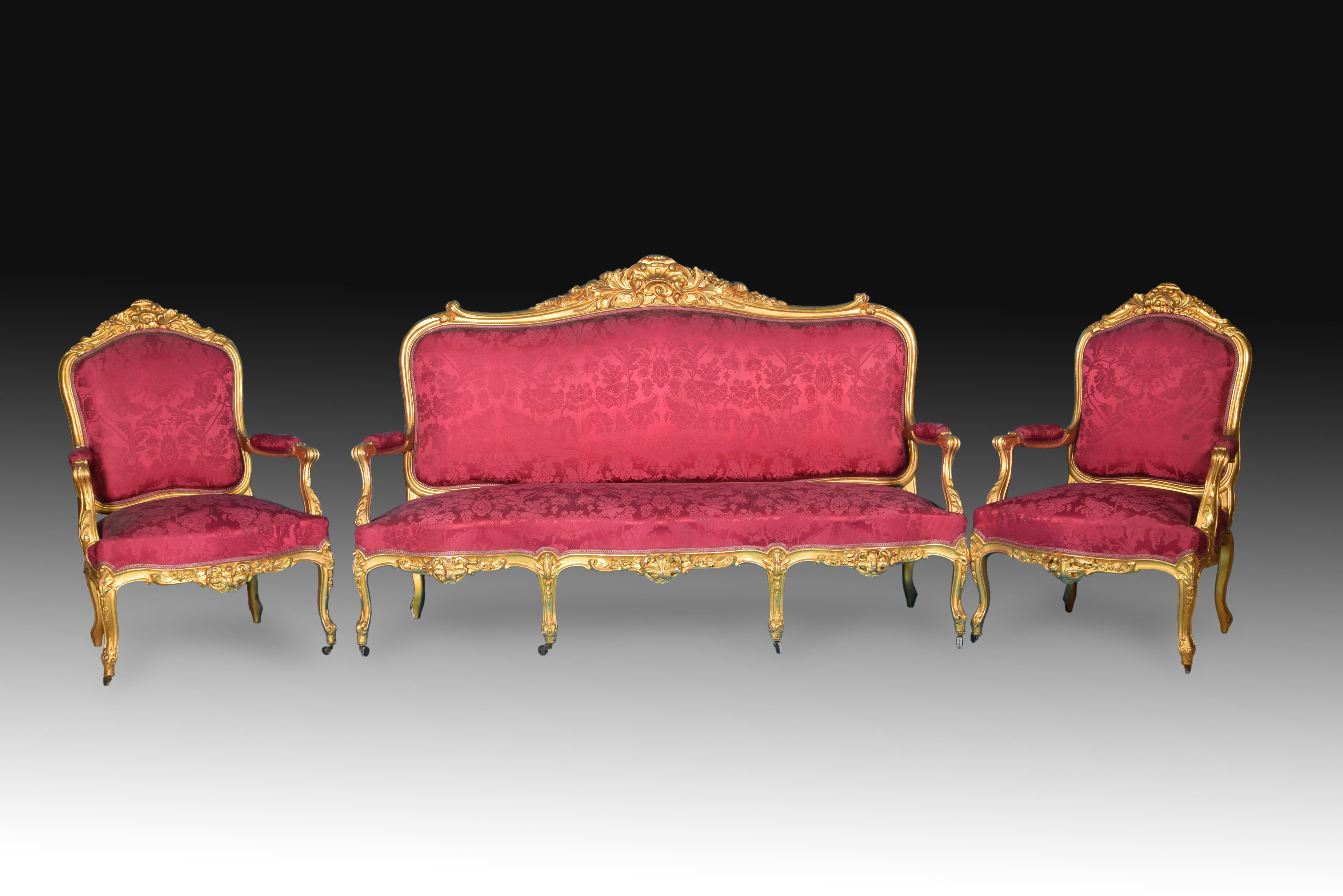 Ashlar. Carved and gilded wood. 19th century.
It has small faults, upholstery in good condition, requires cleaning.
Matching seating set consisting of nine pieces, with metal rollers on the front legs: six high-back chairs, two high-back armchairs