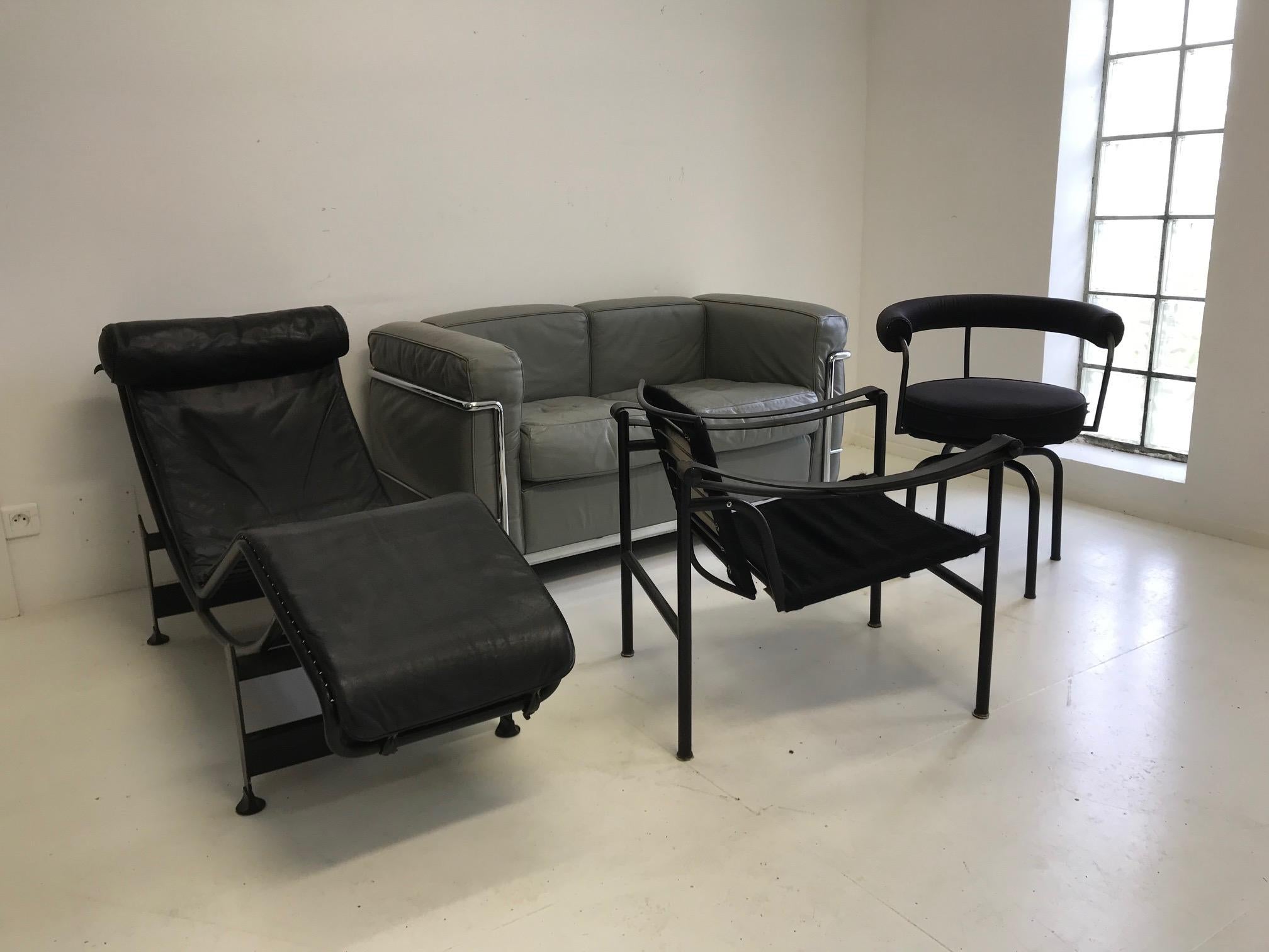 Set of Seats Le Corbusier & Charlotte Perriand Old Edition Cassina In Good Condition In Perpignan, FR