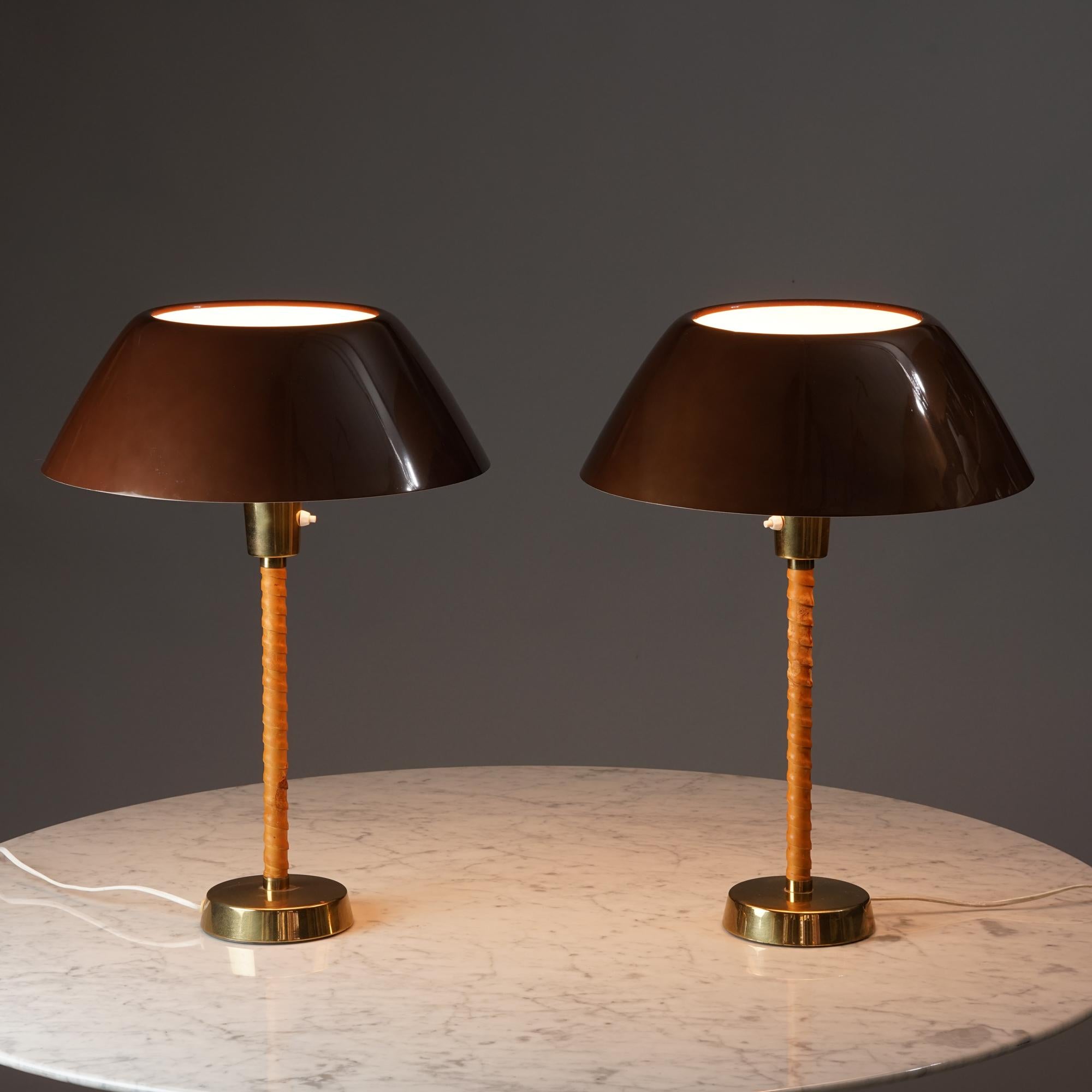 Set of table lamps model “Senator”. Manufactured by Orno in Finland, 1947. 

Lisa Johansson-Pape began his career as a lighting designer and designed her designs were produced by Stockmann-Orno. The technical functionality and practicality was the