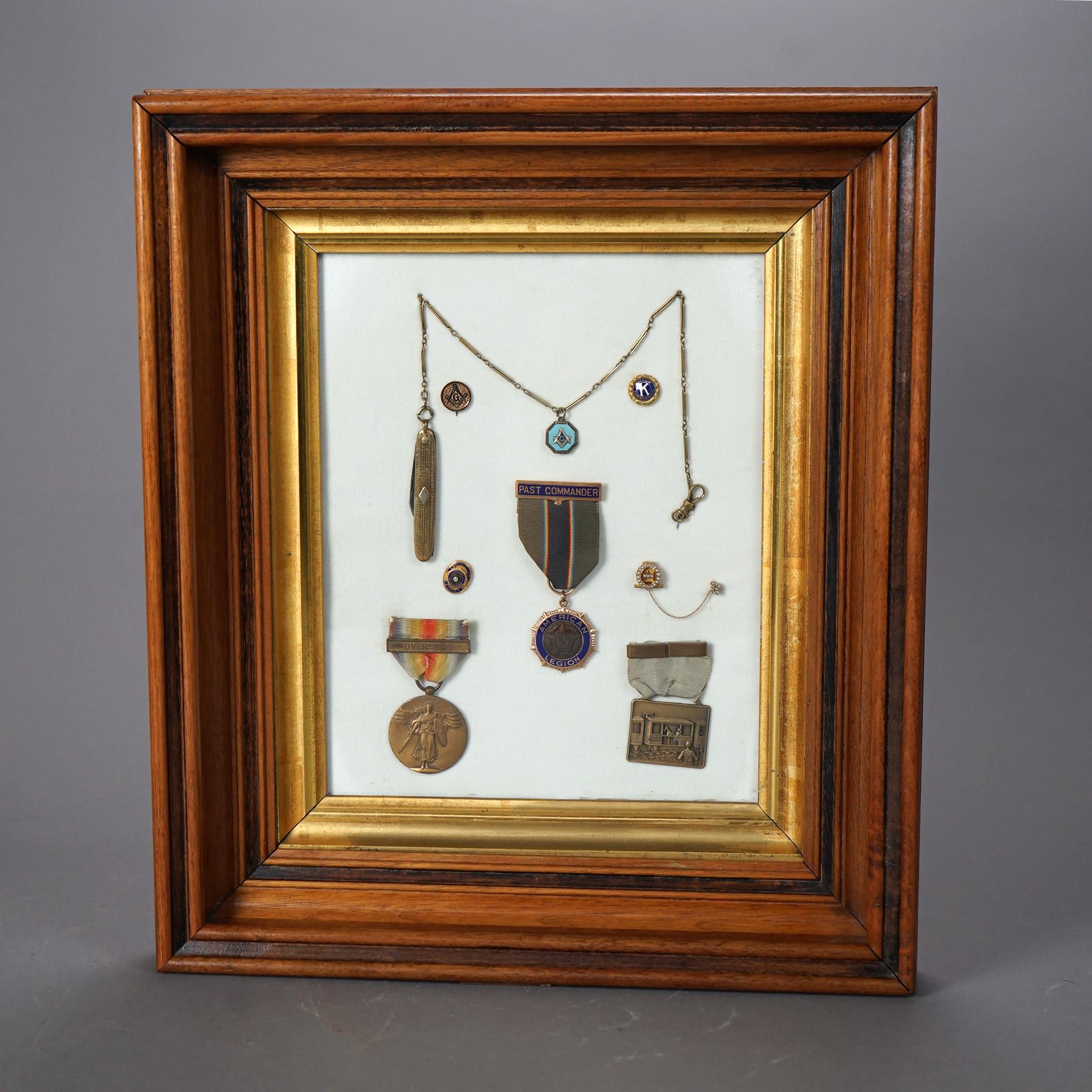 Set of Service Medals in Shadow Box Display, 20th C

Measures - 15