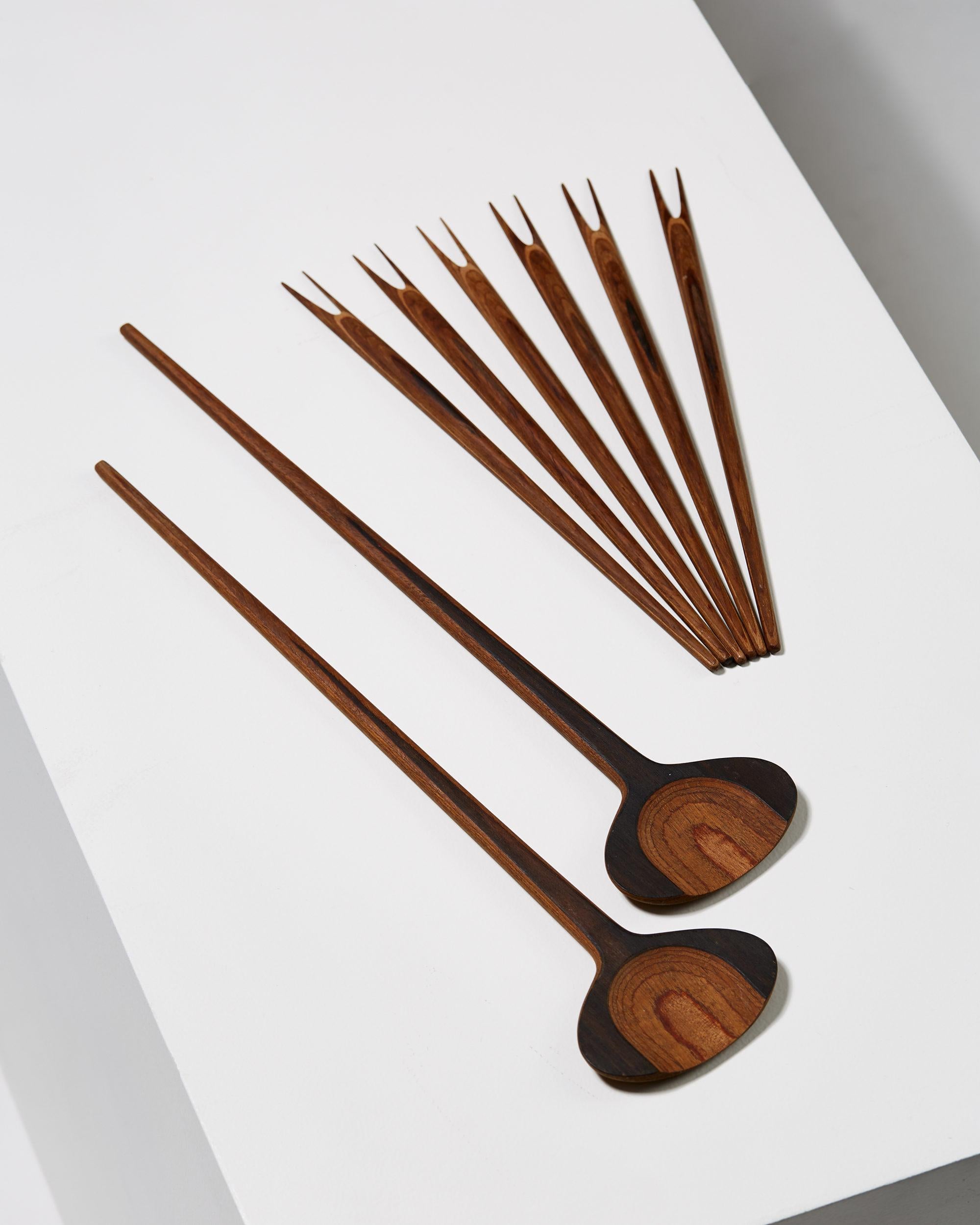 Set di posate da portata disegnato da Tapio Wirkkala, Finlandia, anni Cinquanta.

Un set di cucchiai da portata e forchette da olive.

Misure: Forchette:
L 26 cm/ 10 1/8