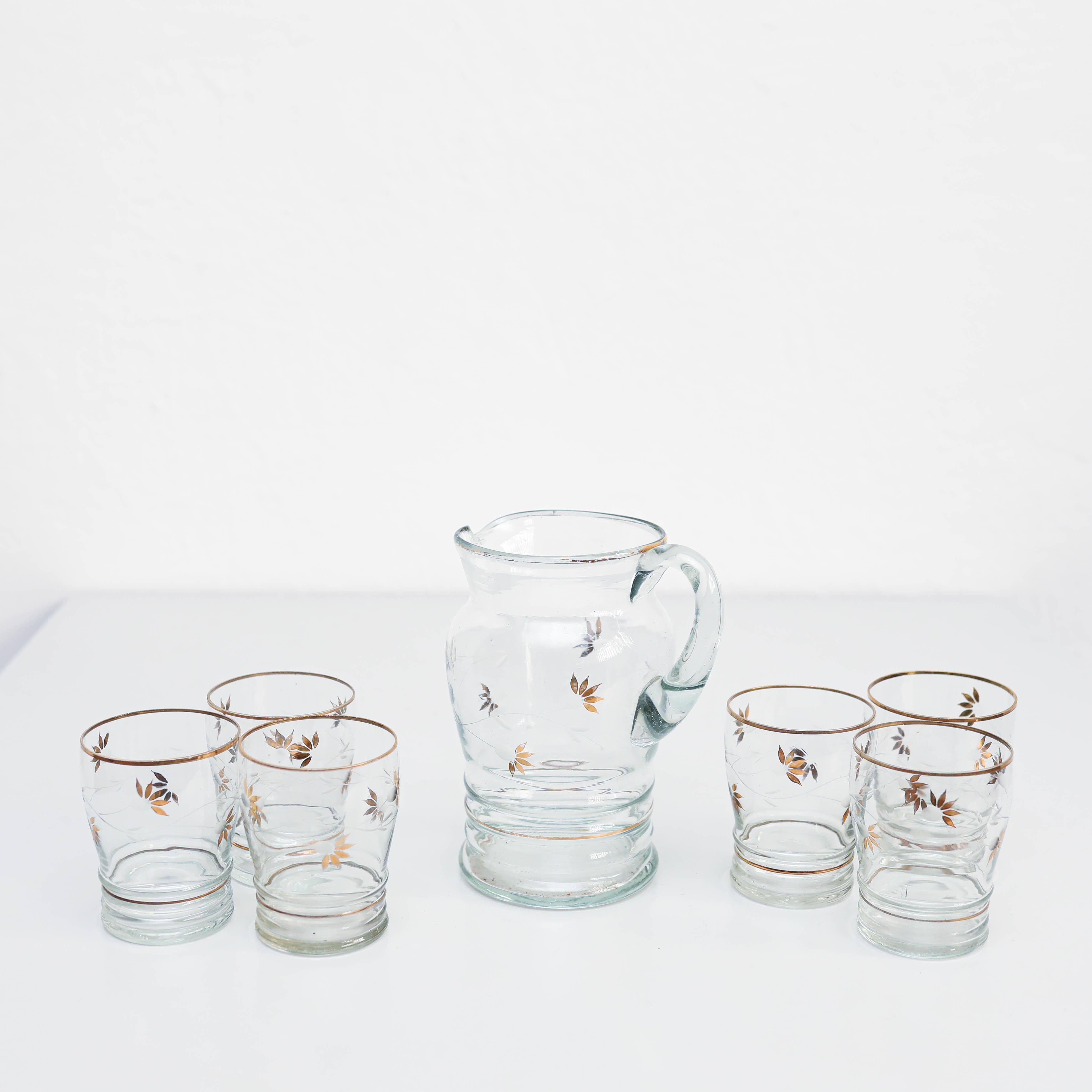 Français Ensemble de sept vases et verres en verre anciens, vers 1970 en vente