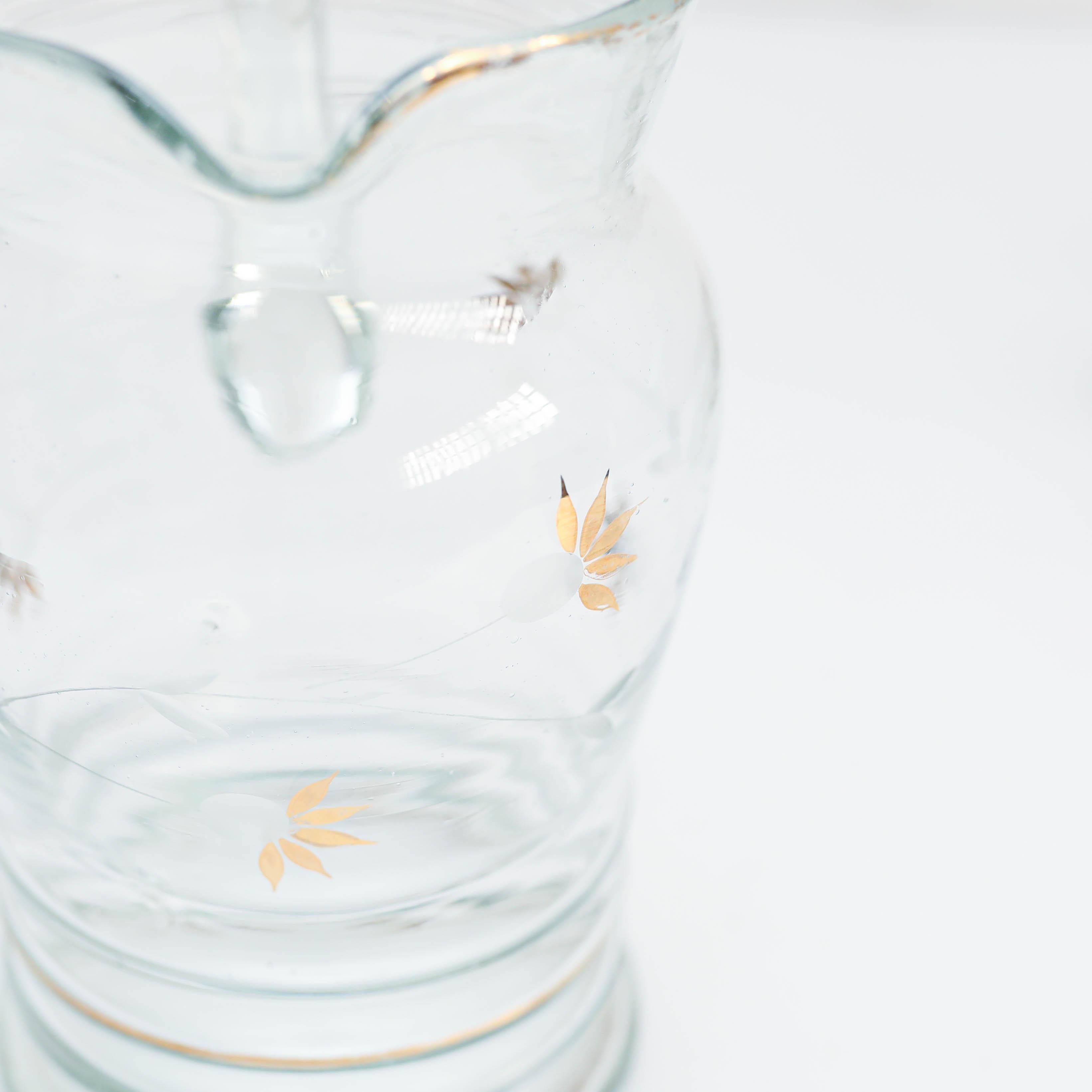 Ensemble de sept vases et verres en verre anciens, vers 1970 en vente 1