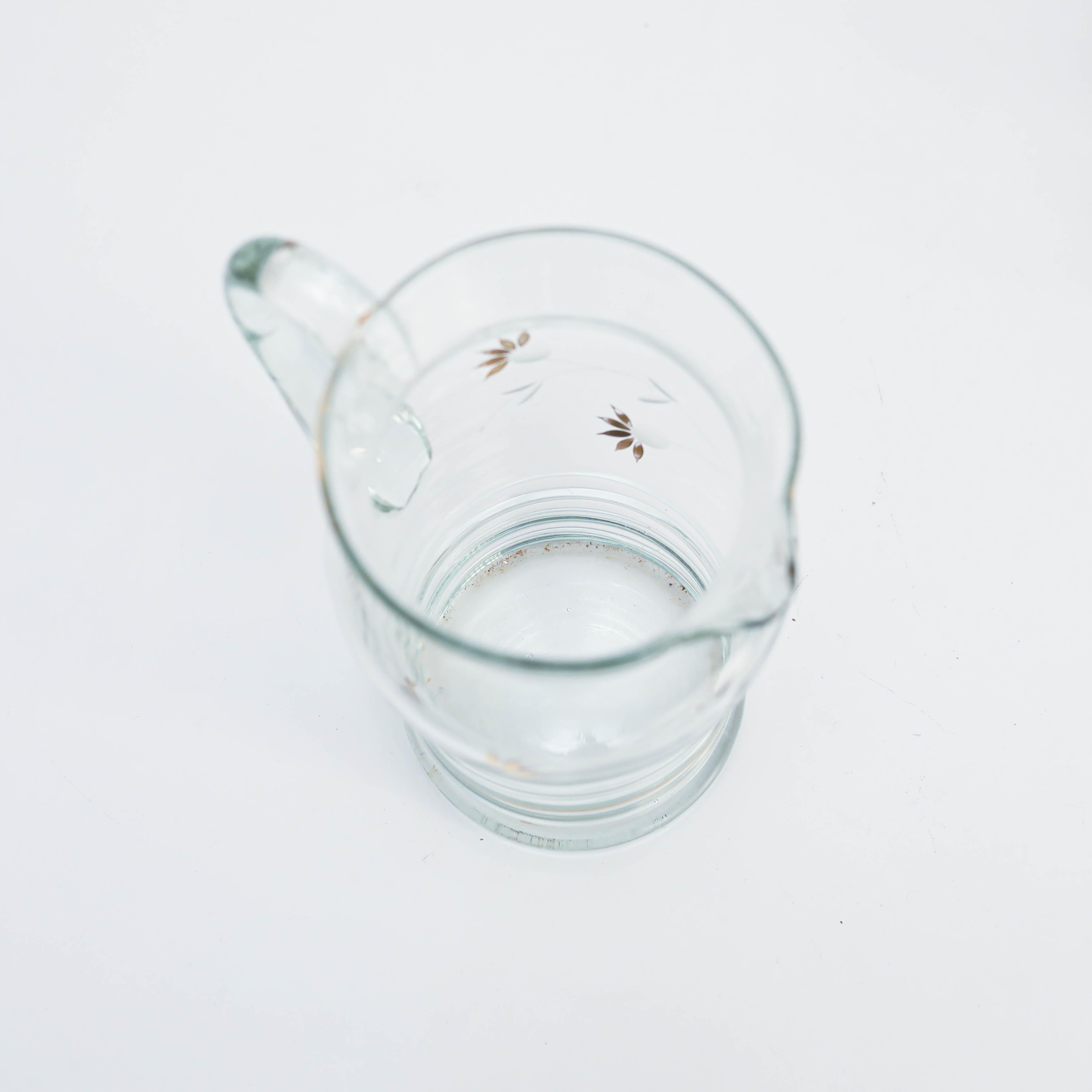 Ensemble de sept vases et verres en verre anciens, vers 1970 en vente 2
