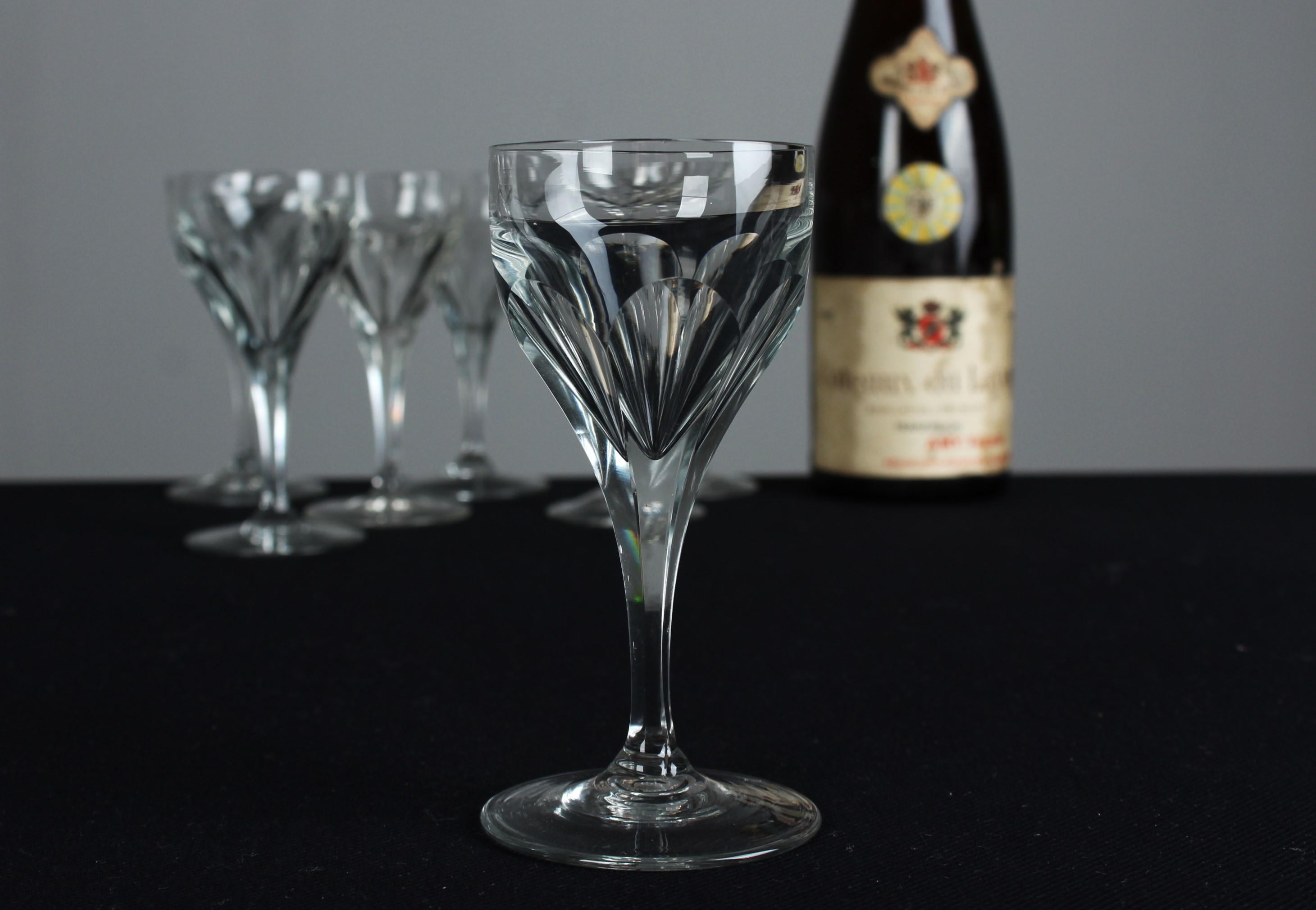 French Set Of Seven Art Nouveau Wine Glasses, Hand-Crafted, 1920s, France, 14 cm For Sale