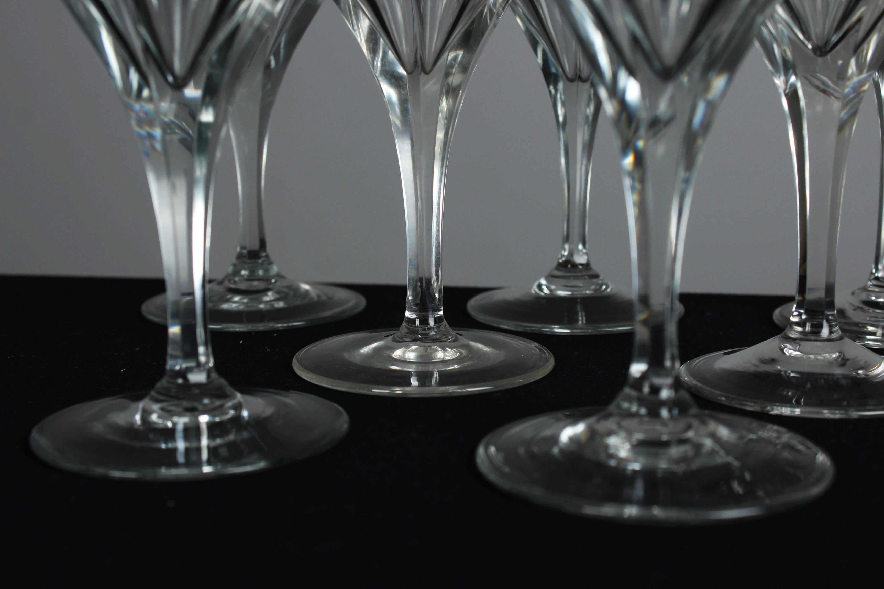 Set Of Seven Art Nouveau Wine Glasses, Hand-Crafted, 1920s, France, 14 cm For Sale 1