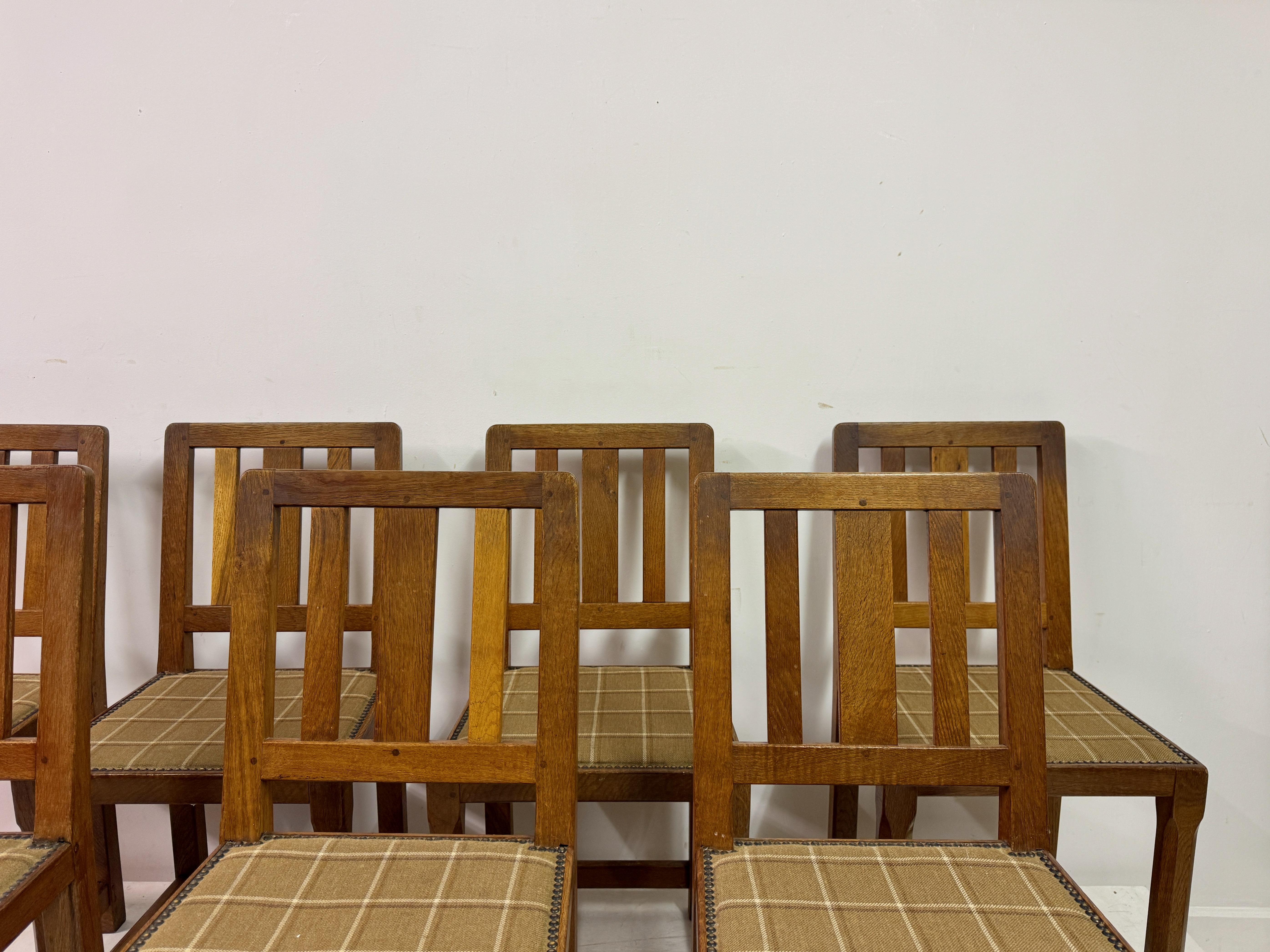 Set of Seven Arts and Crafts Oak Dining Chairs In Good Condition For Sale In London, London