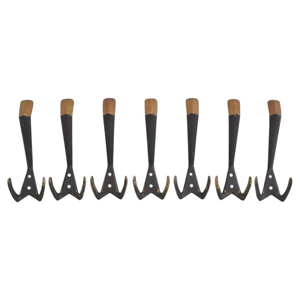 Set di sette ganci da parete in ottone austriaco