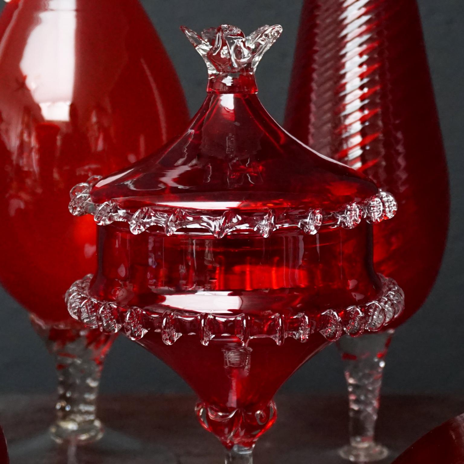 Set of Seven Bright Red MCM 1960s Italian Empoli Art Glass Decanters Vases Jars en vente 9