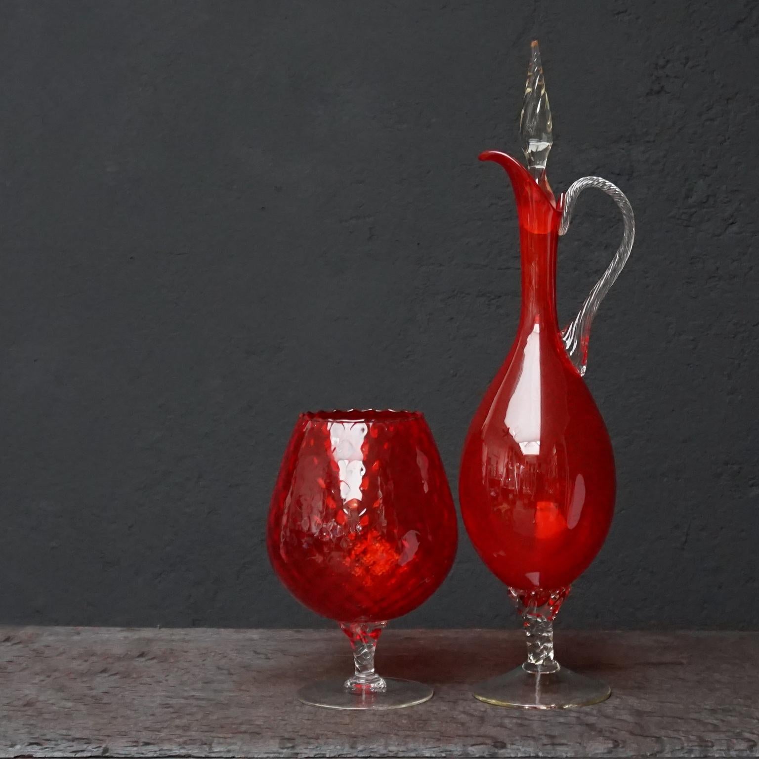 Set of Seven Bright Red MCM 1960s Italian Empoli Art Glass Decanters Vases Jars Bon état - En vente à Haarlem, NL