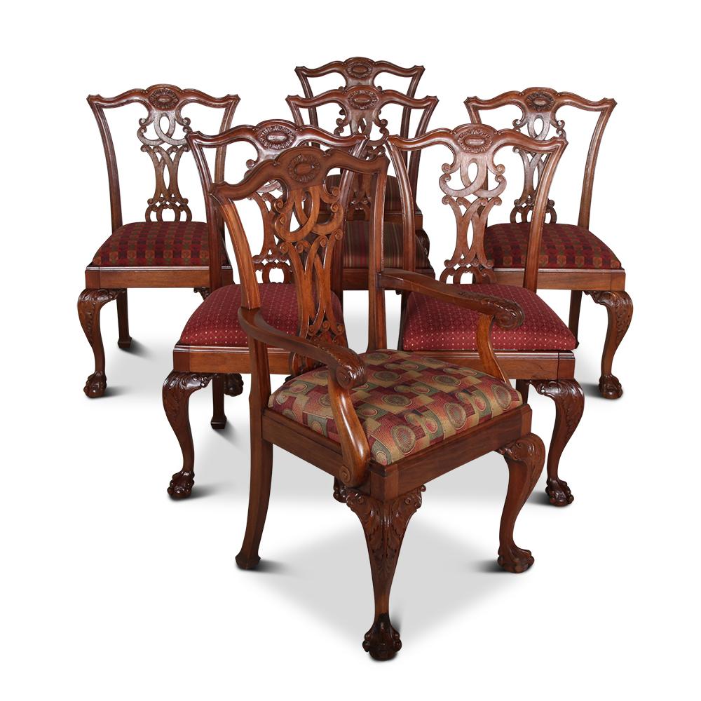 Set of Seven Carved Mahogany Chippendale Dining Chairs (Englisch)