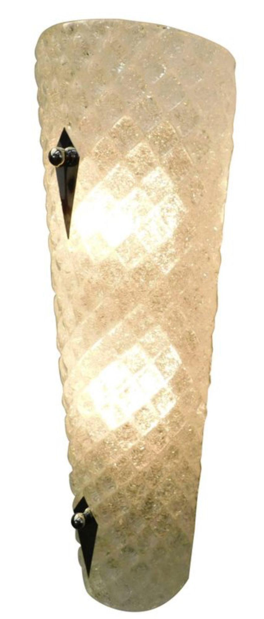 Satz von sieben diamantenen Murano-Glas-Wandleuchtern. Italien, 1970er Jahre. (Italienisch) im Angebot