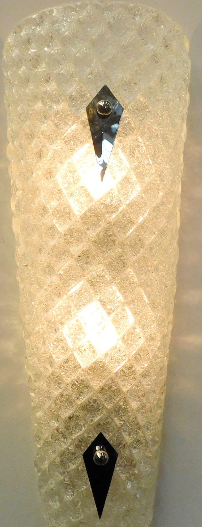 Satz von sieben diamantenen Murano-Glas-Wandleuchtern. Italien, 1970er Jahre. (Muranoglas) im Angebot
