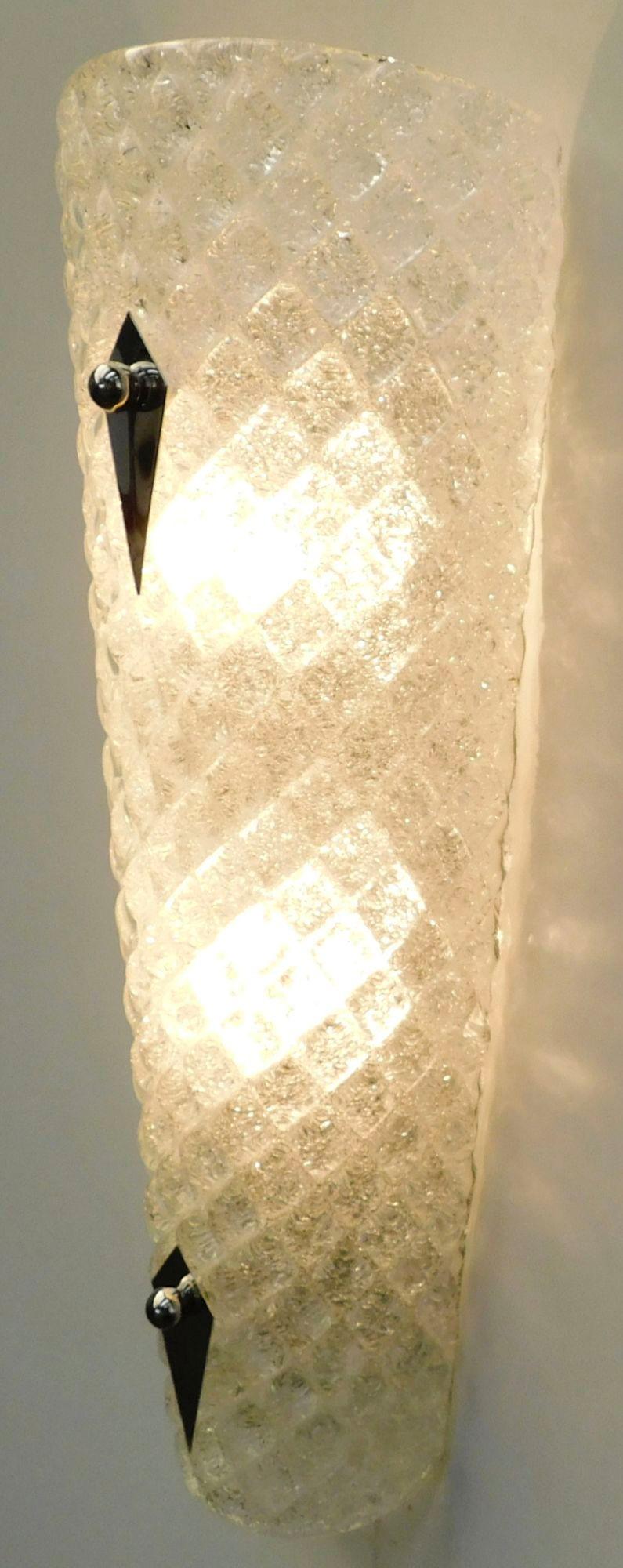 Satz von sieben diamantenen Murano-Glas-Wandleuchtern. Italien, 1970er Jahre. im Angebot 1