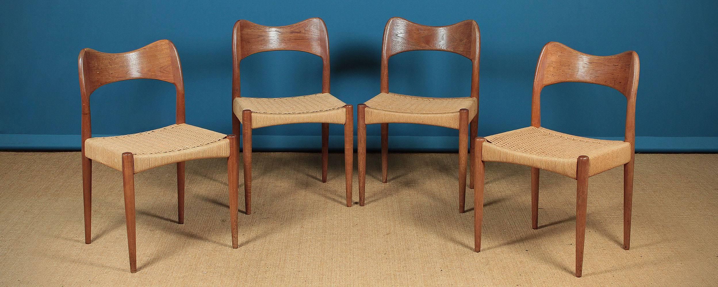 Mid-Century Modern Set of Seven Dining Chairs by Arne Hovmand Olsen for Mogens Kold