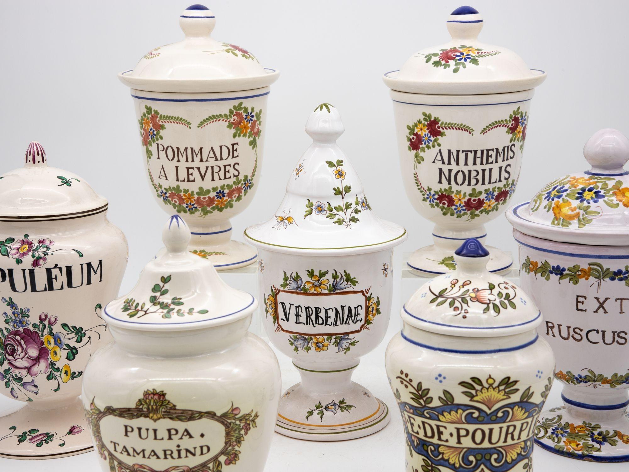 Set of Seven Early 20th Century French Provence Apothecary Jars In Good Condition For Sale In South Salem, NY