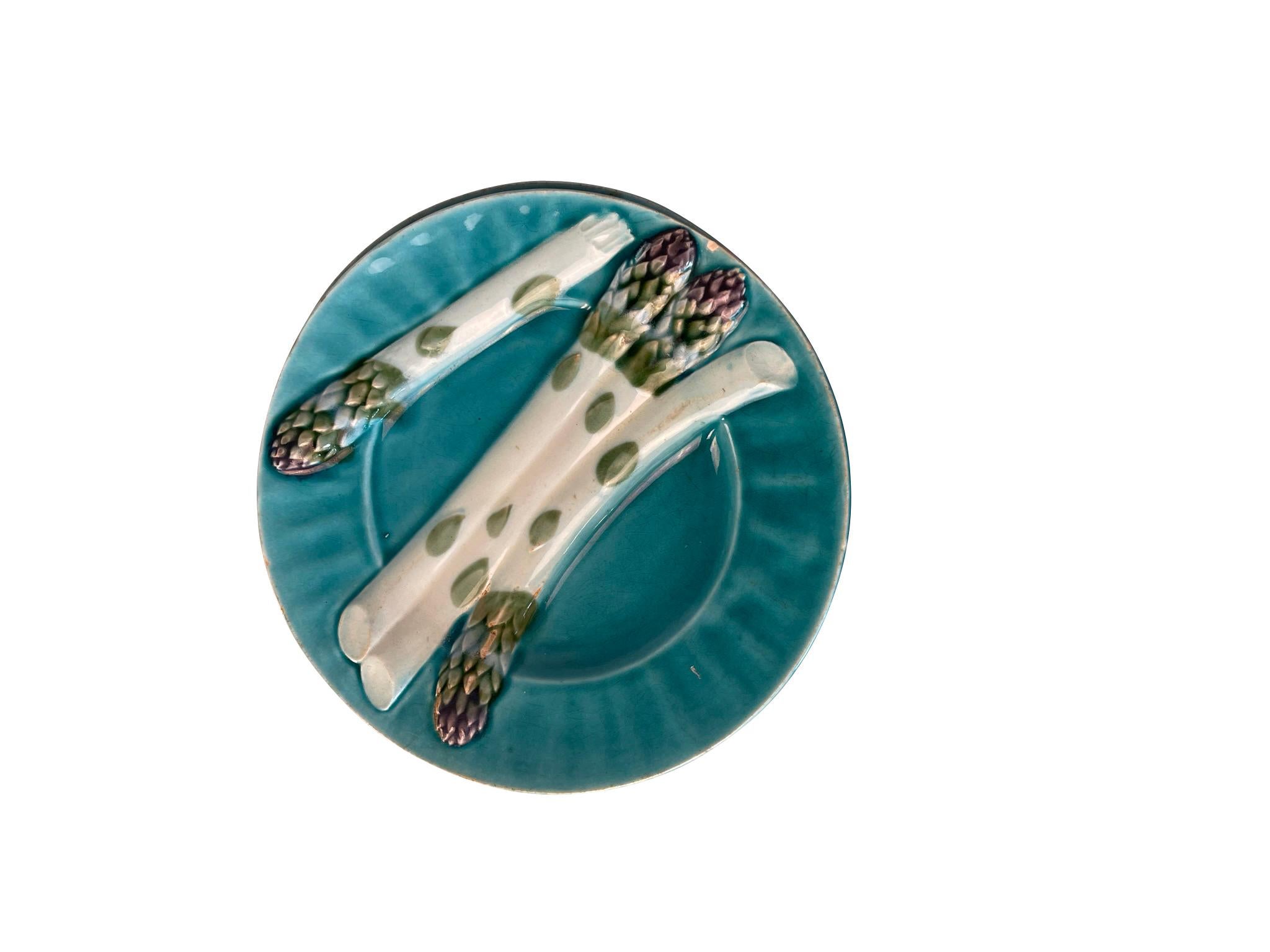 Hand-Painted Set of Seven French Majolica Depose KG Luneville Asparagus Plates For Sale