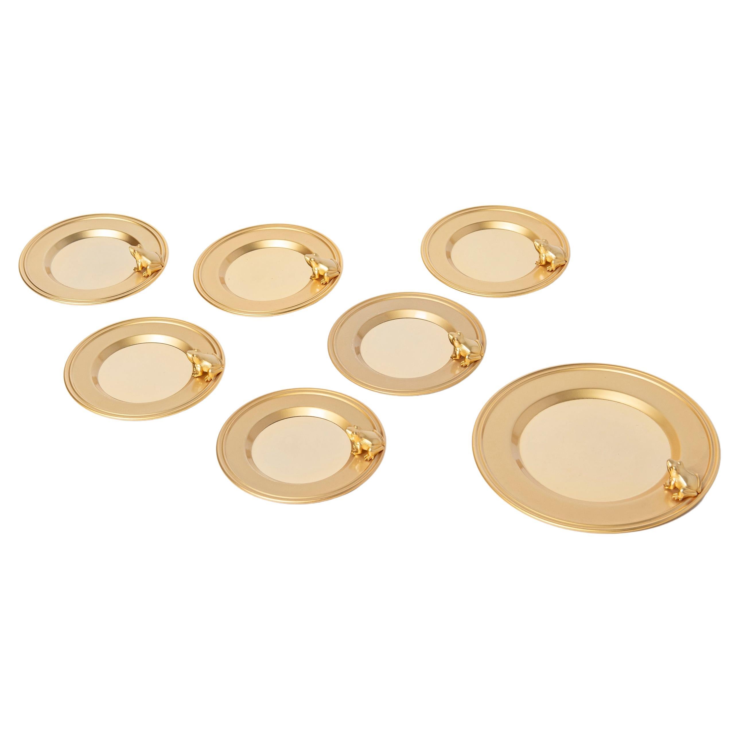 Set of seven gold metal coasters with frogs. France, Mid-20th Century. For Sale