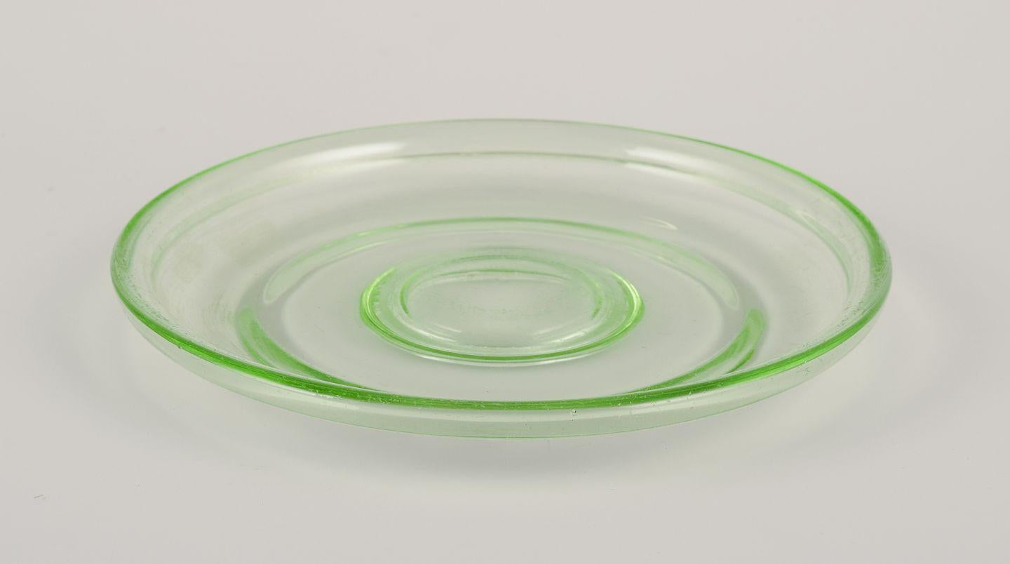 Juego de siete platos de cristal verde. Elegante diseño escandinavo. en Excelente estado para la venta en København, Copenhagen