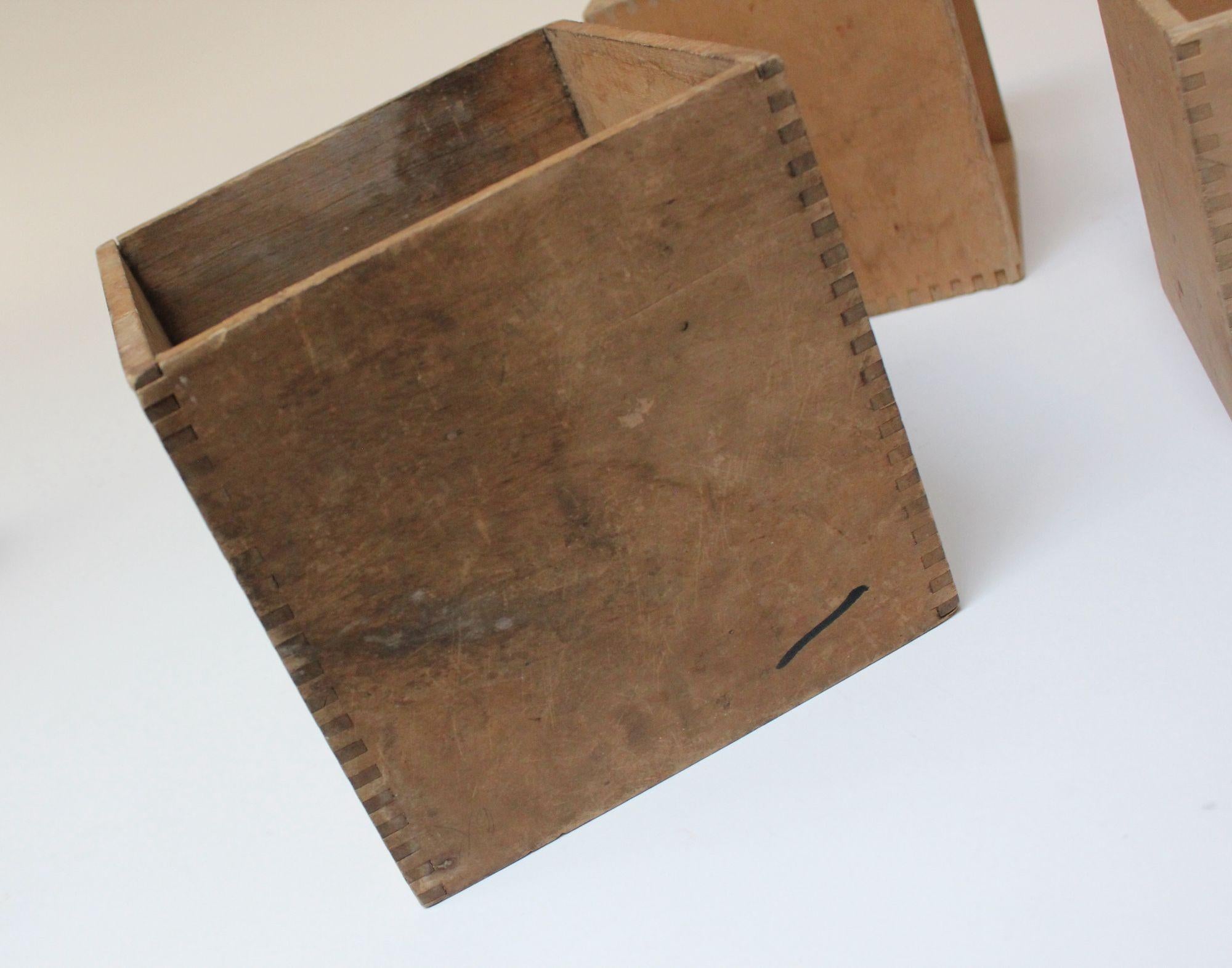 Set of Seven Handmade Vintage Primitive Vintage Nesting Cubes/Blocks in Pine For Sale 5