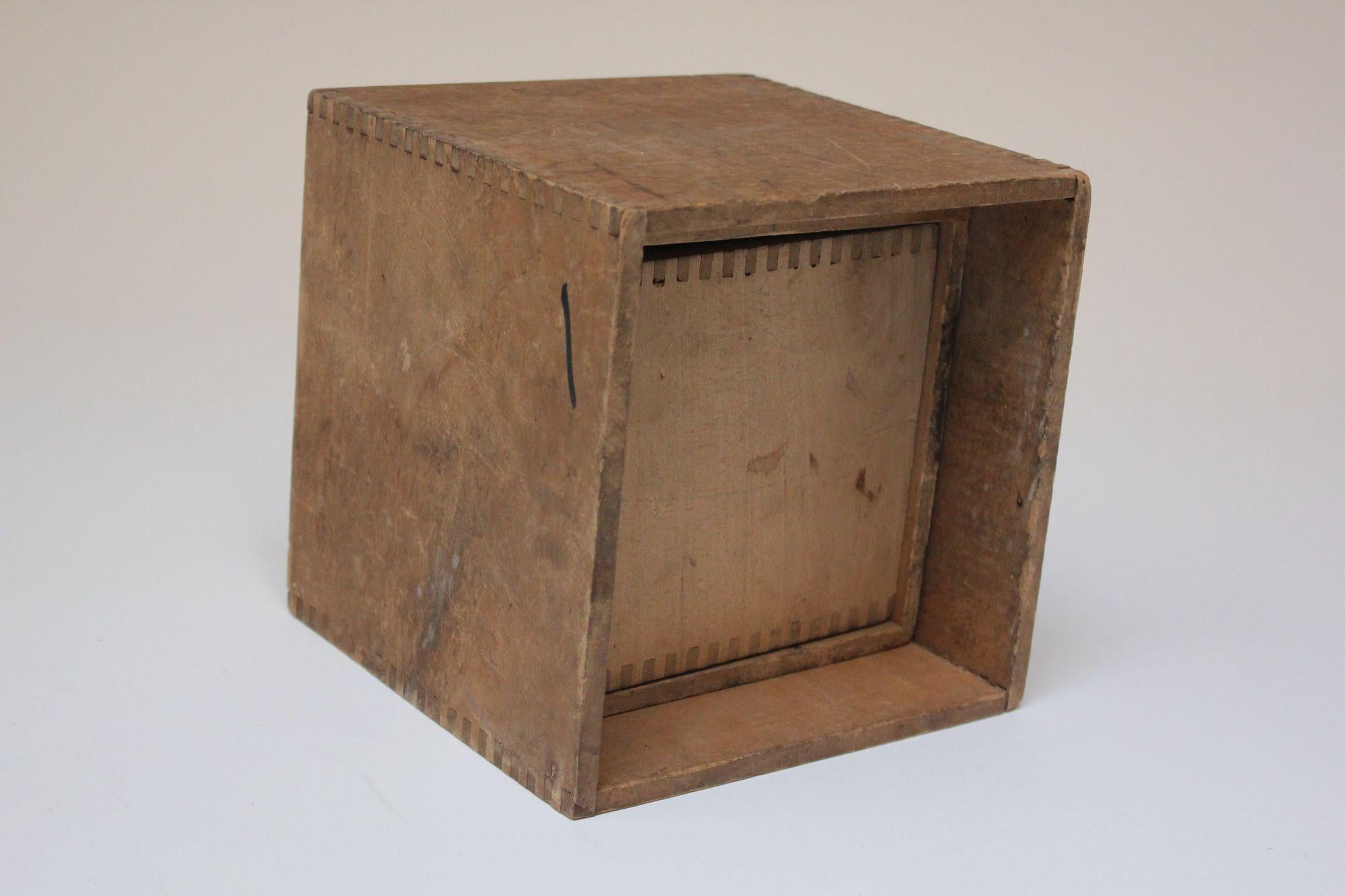 Set of Seven Handmade Vintage Primitive Vintage Nesting Cubes/Blocks in Pine For Sale 2