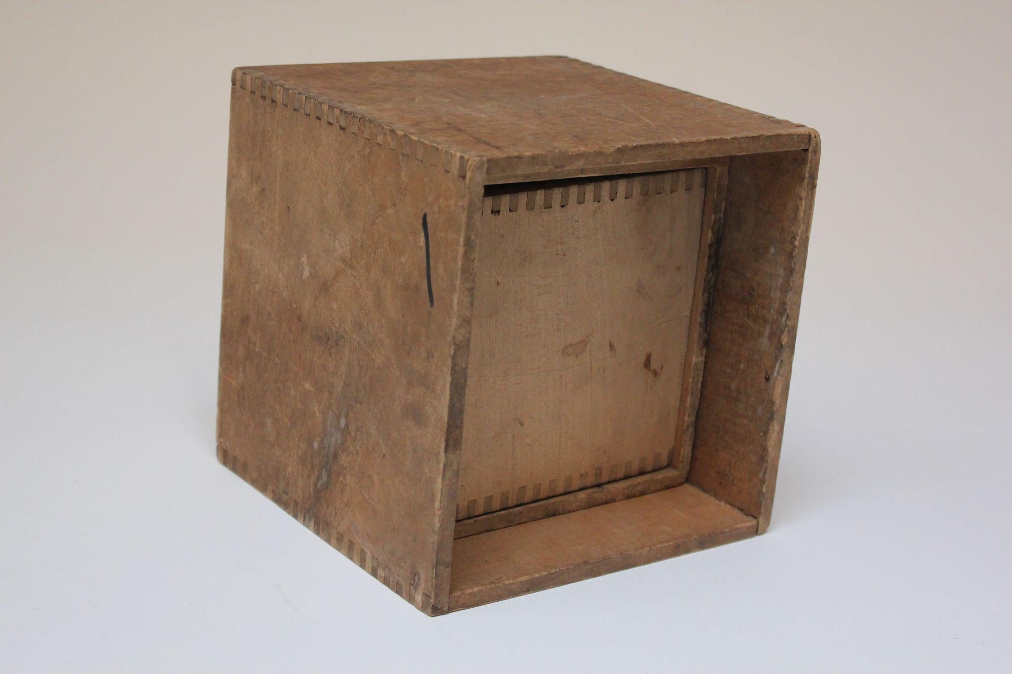 Set of Seven Handmade Vintage Primitive Vintage Nesting Cubes/Blocks in Pine For Sale 1