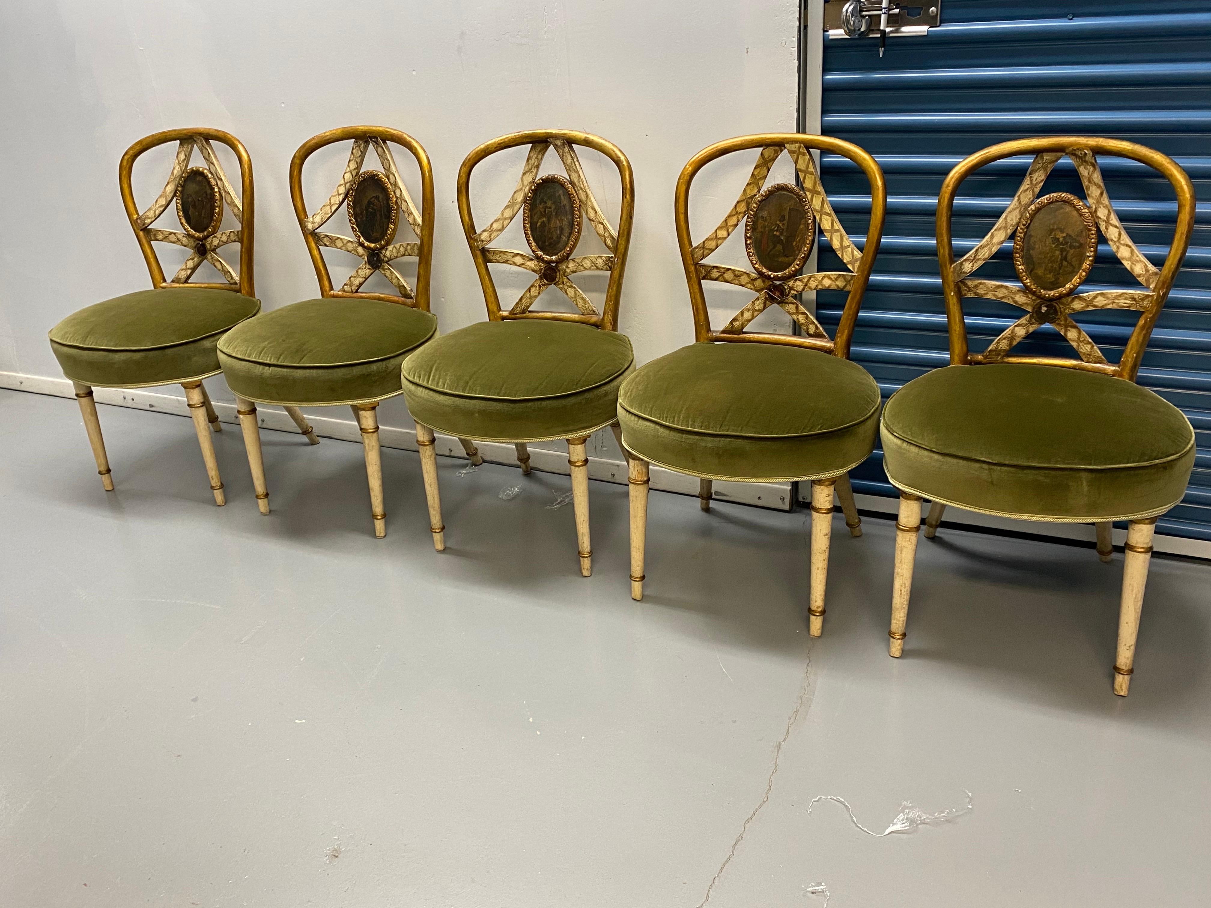 Ensemble de sept chaises de salle à manger italiennes peintes de la fin du XVIIIe siècle  en vente 5