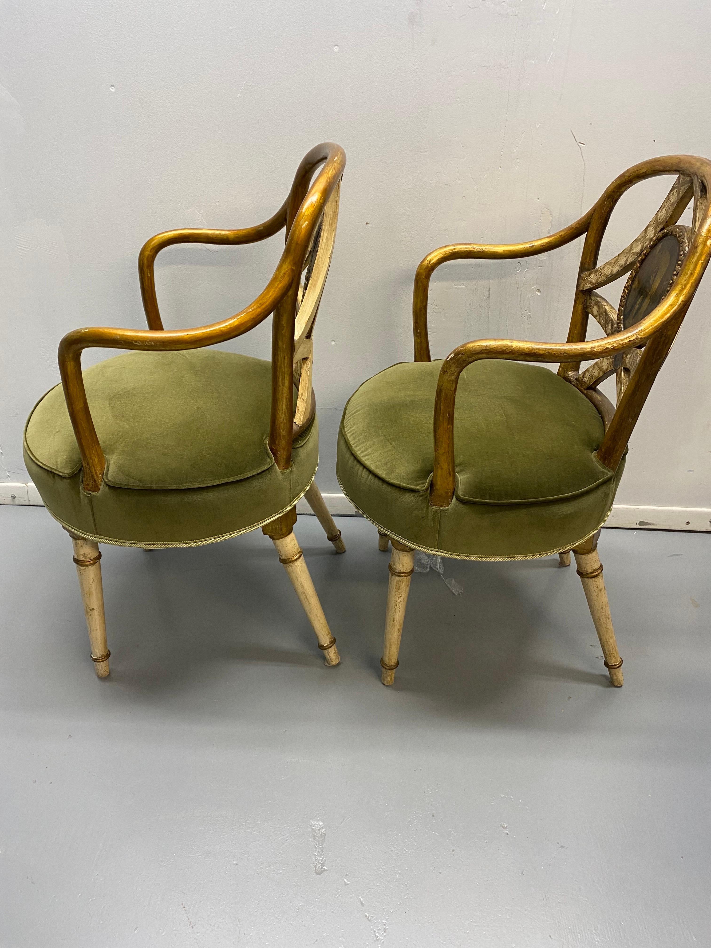 Ensemble de sept chaises de salle à manger italiennes peintes de la fin du XVIIIe siècle  en vente 2