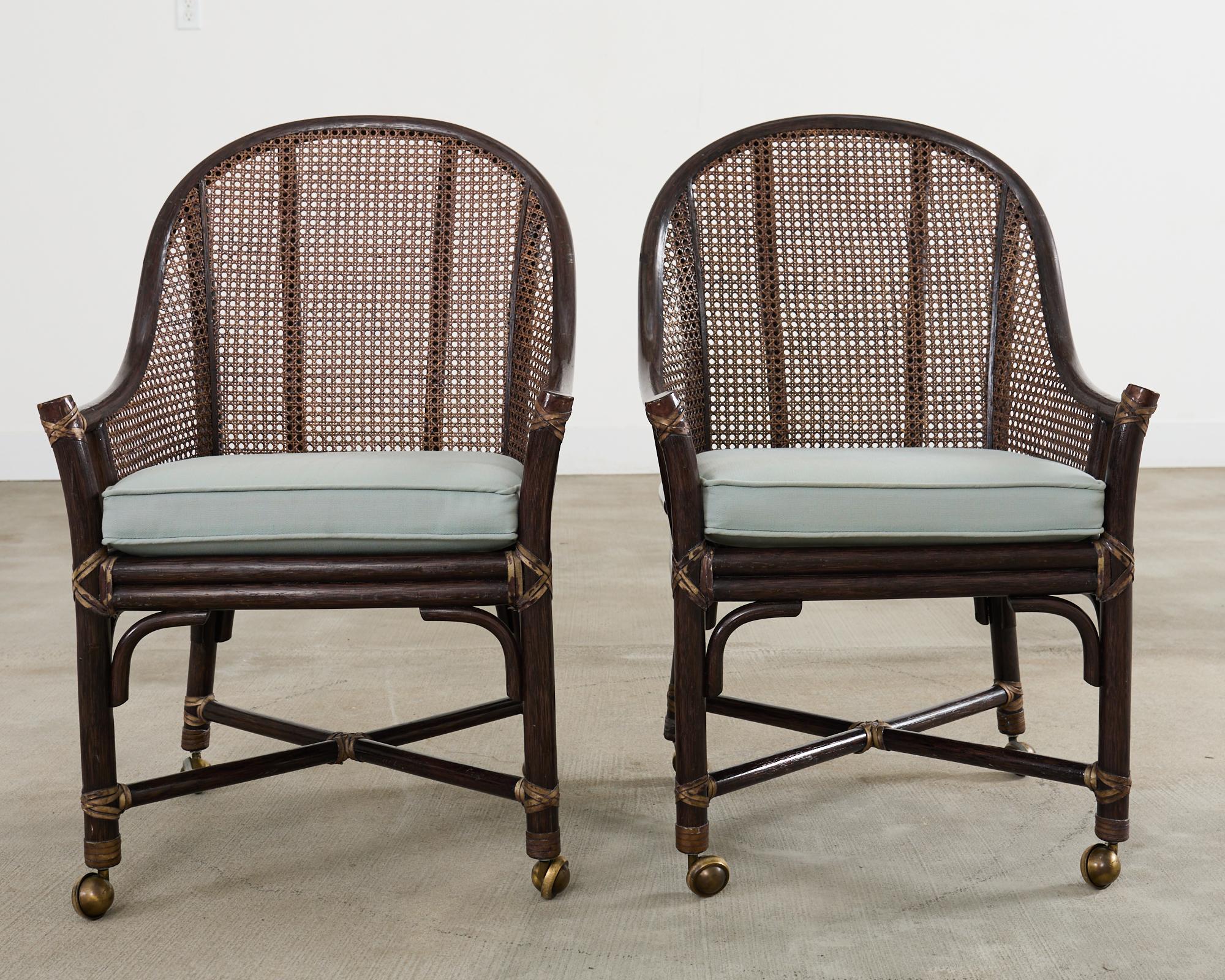 Satz von sieben McGuire Rattan Cane Beldens Esszimmerstühlen (amerikanisch) im Angebot