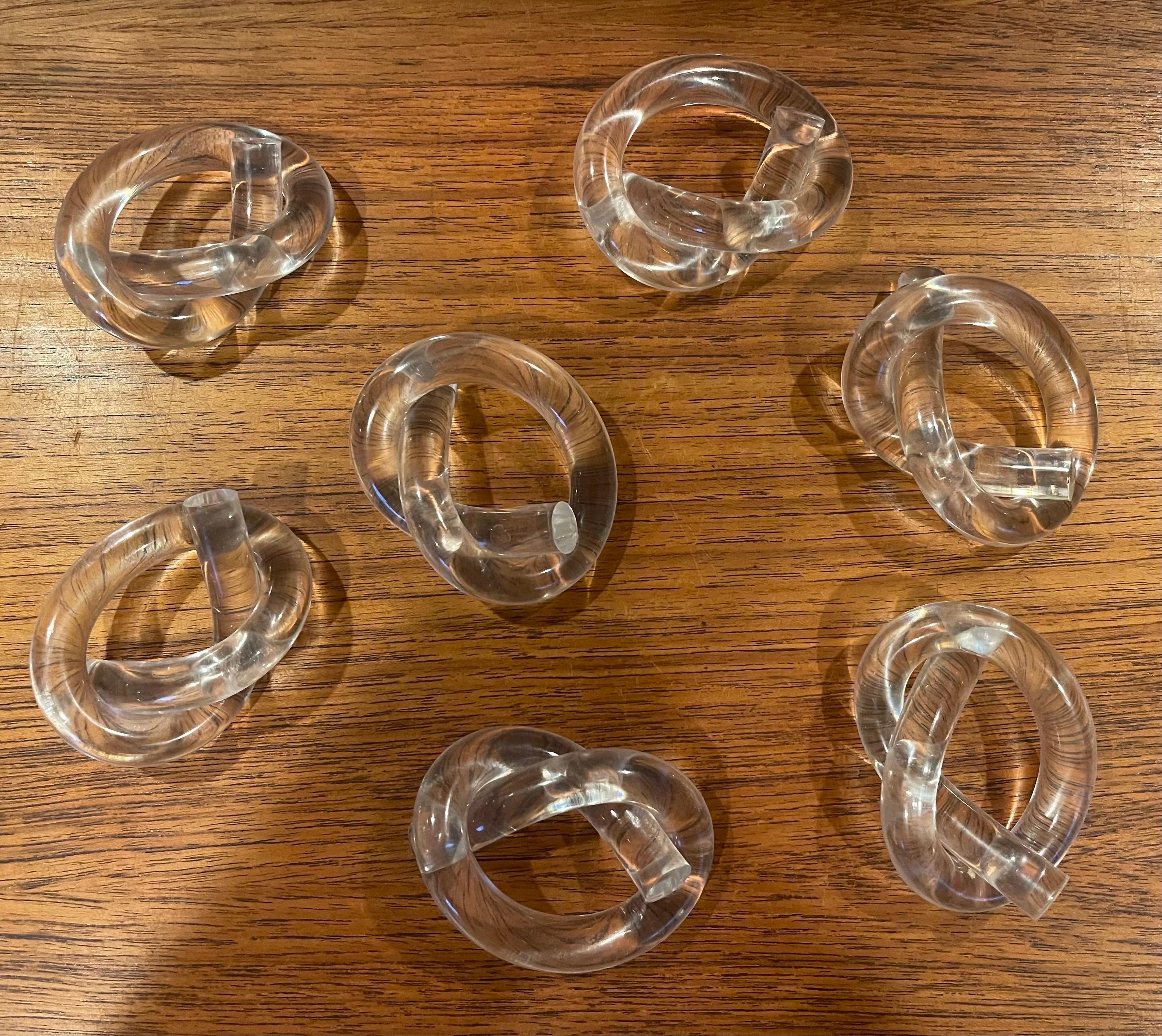Ensemble de sept anneaux de serviette en lucite en forme de « bretzel » de MCM par Dorothy Thorpe en vente 6