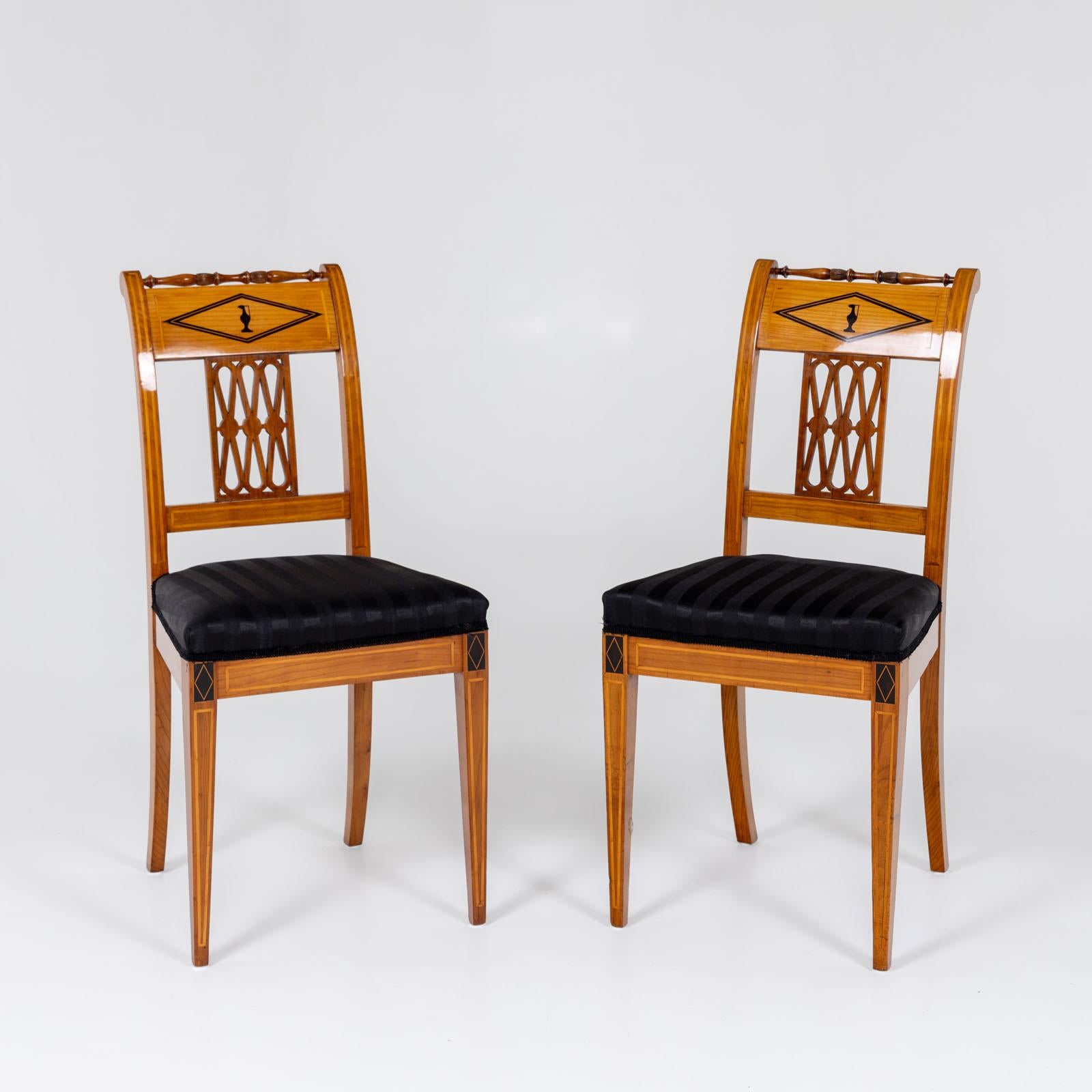Ensemble de sept chaises de salle à manger néoclassiques, début du 19ème siècle en vente 2