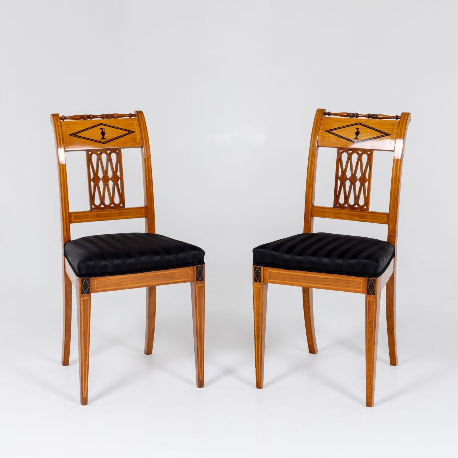 Set di sette sedie da sala da pranzo neoclassiche, inizio XIX secolo in vendita 3