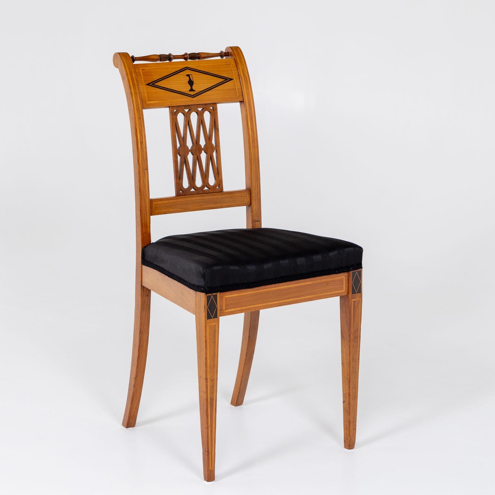 Ensemble de sept chaises de salle à manger néoclassiques, début du 19ème siècle en vente 3