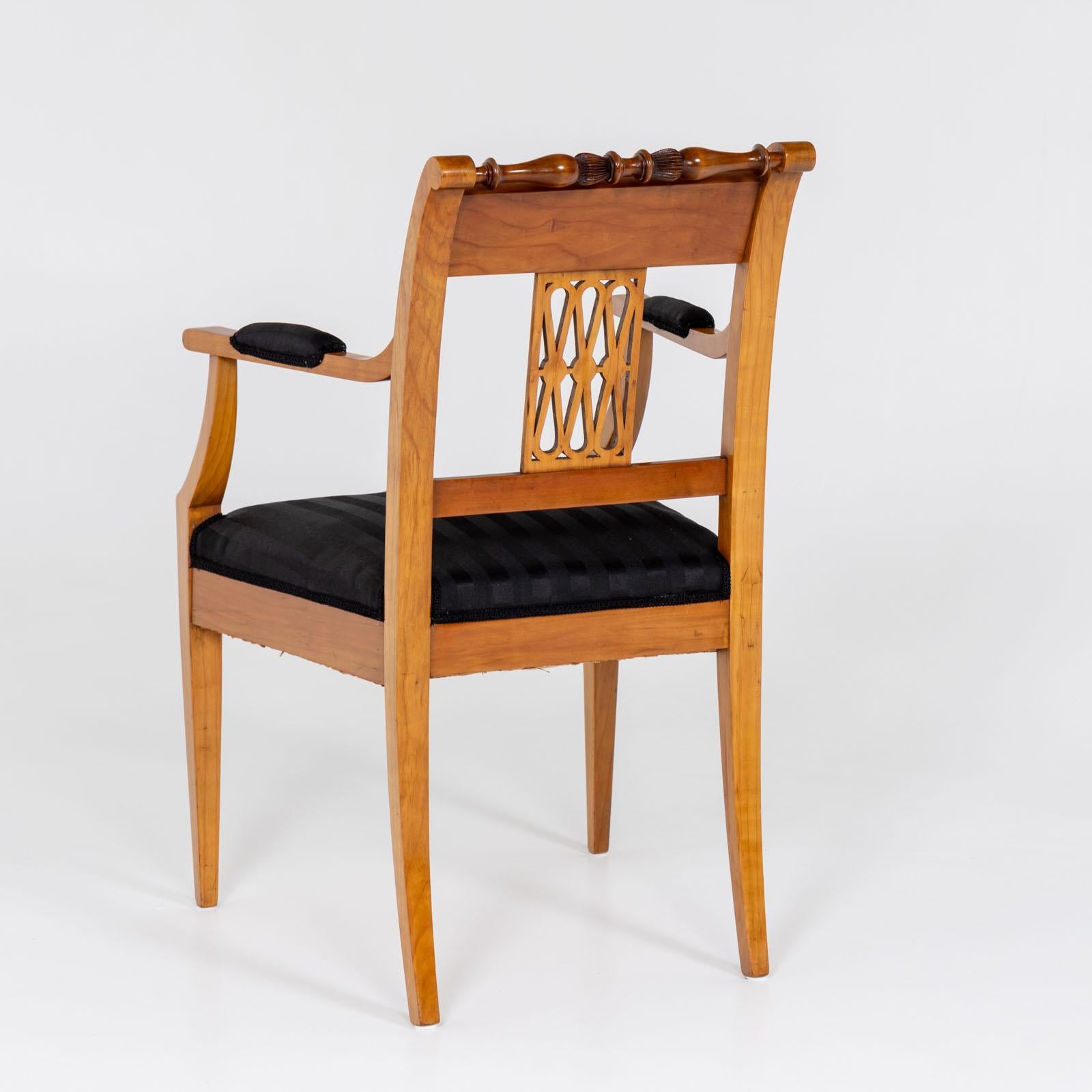 Cerise Ensemble de sept chaises de salle à manger néoclassiques, début du 19ème siècle en vente