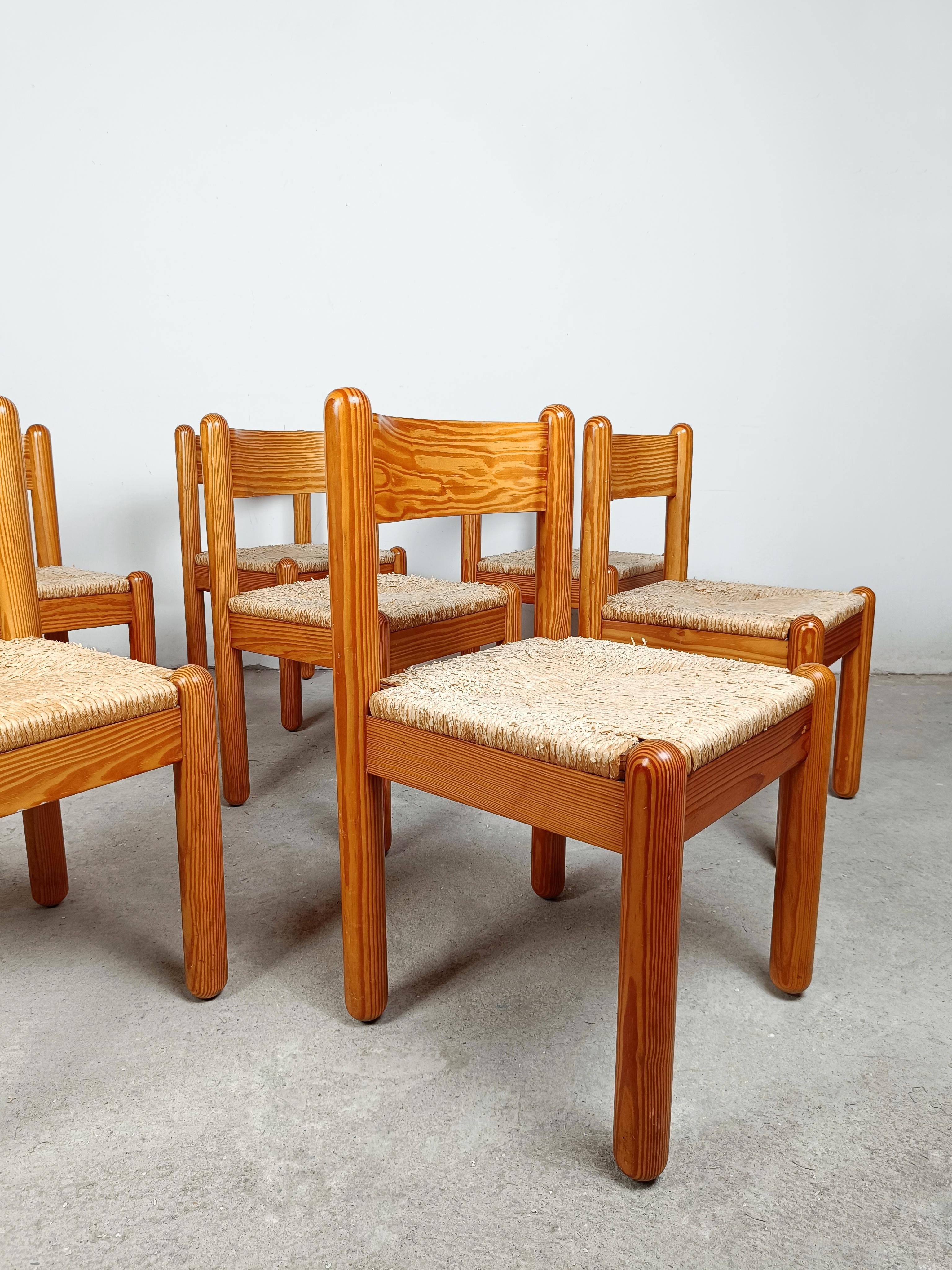 Mid-Century Modern Set of Seven Oak and Rush Chairs in the Style of Charlotte Perriand, 1960s For Sale