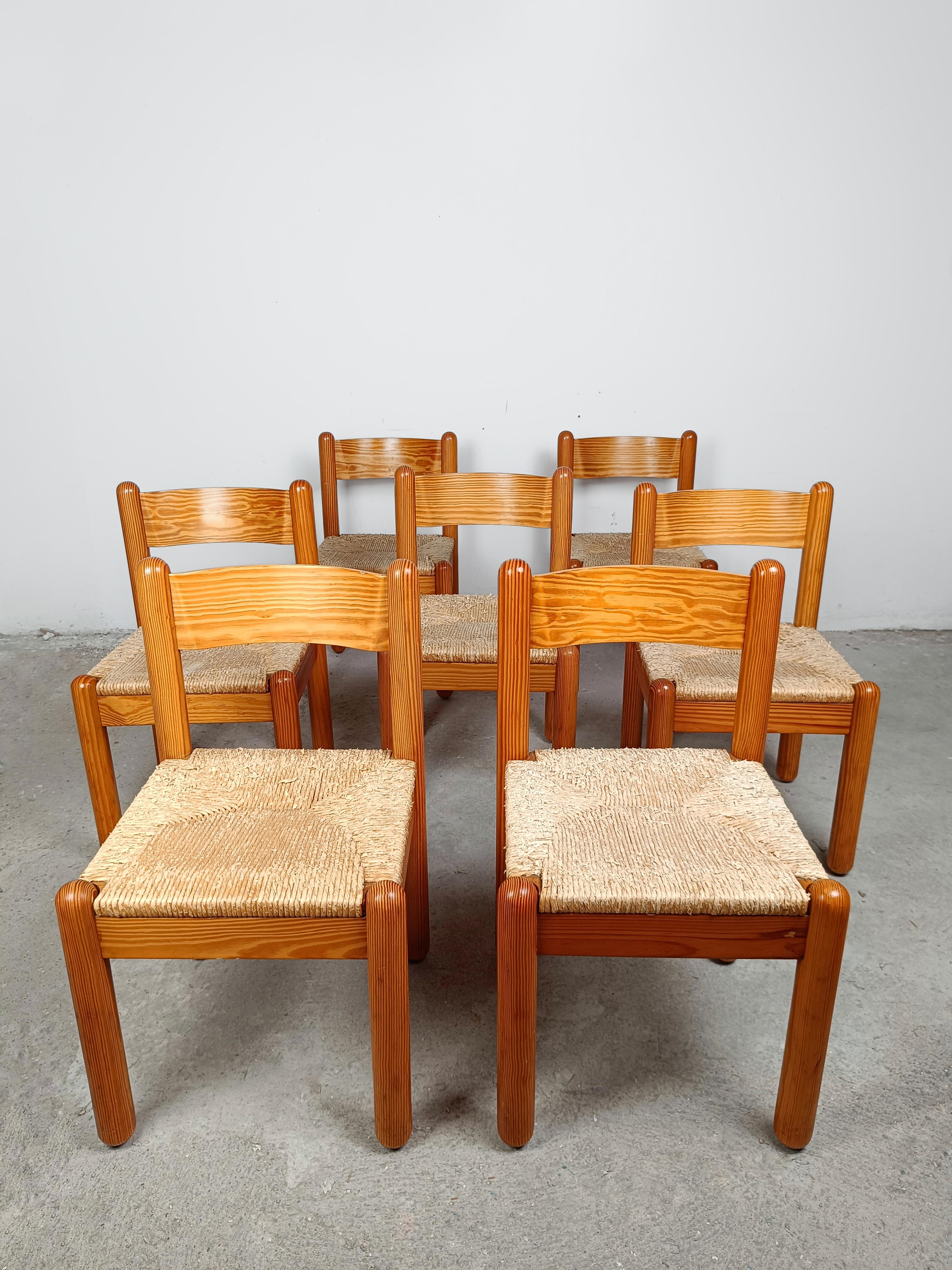 Italian Set of Seven Oak and Rush Chairs in the Style of Charlotte Perriand, 1960s For Sale