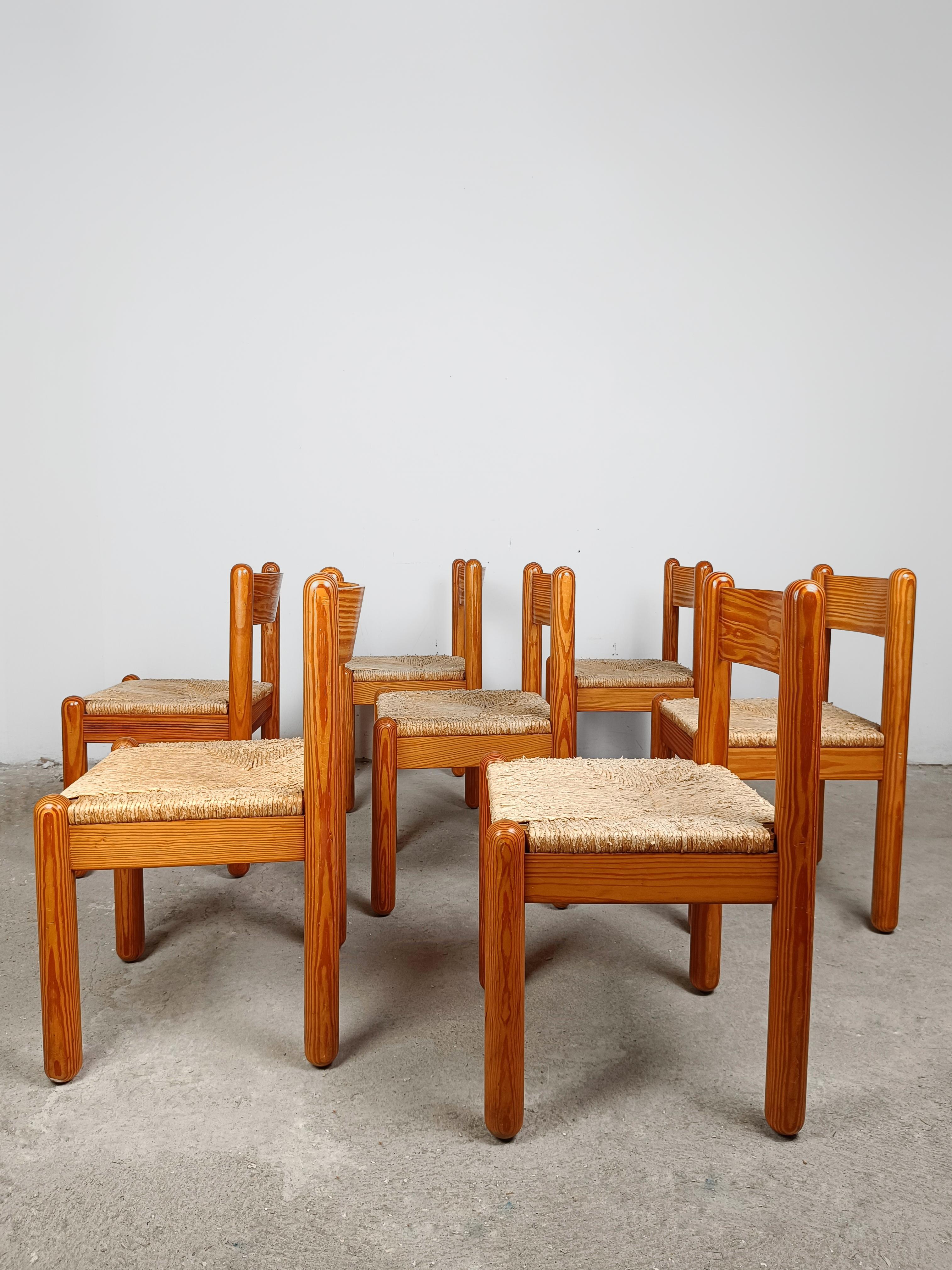 20th Century Set of Seven Oak and Rush Chairs in the Style of Charlotte Perriand, 1960s For Sale