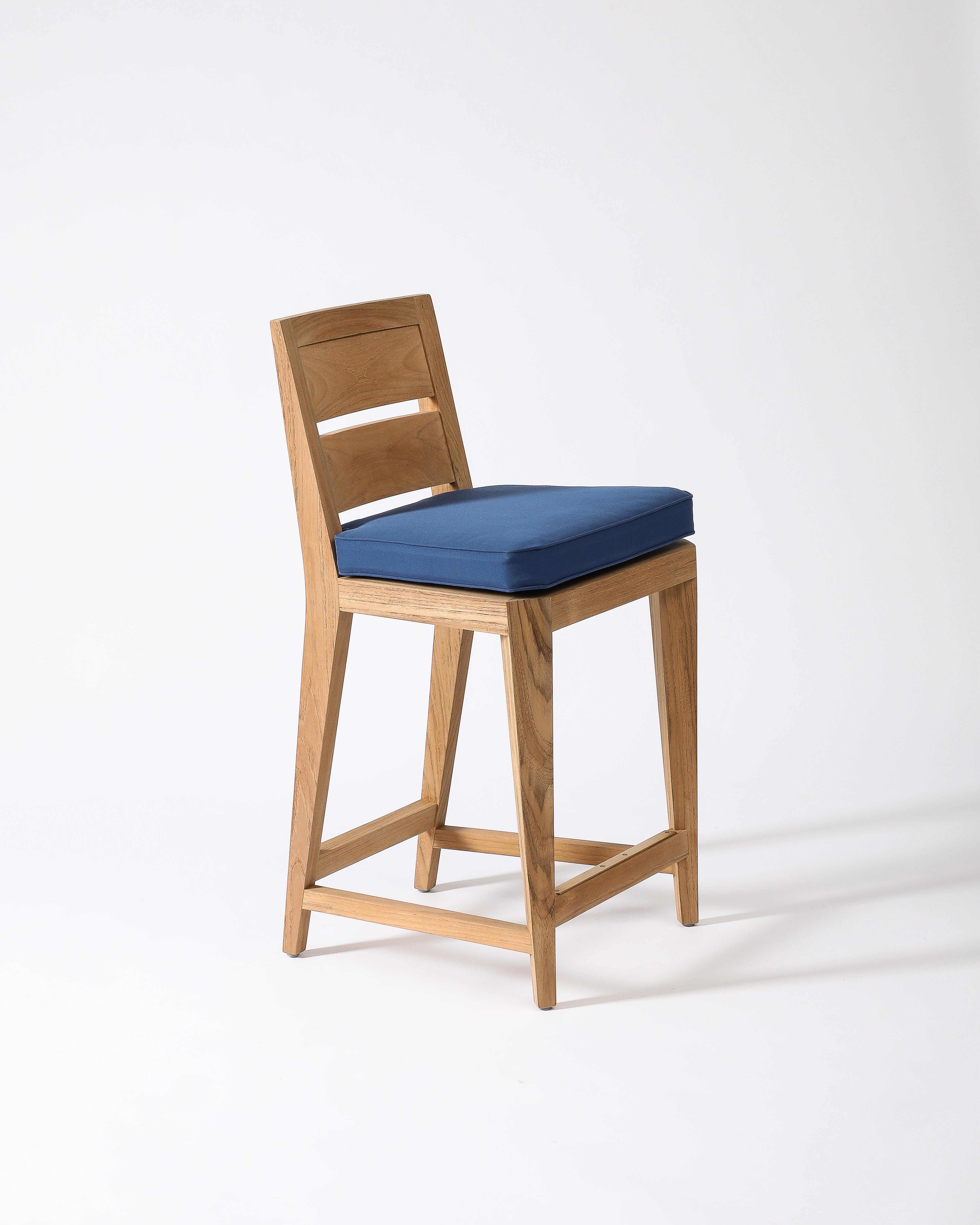 Set di sette sgabelli da bar per esterni in teak di Sutherland, Stati Uniti in vendita 1
