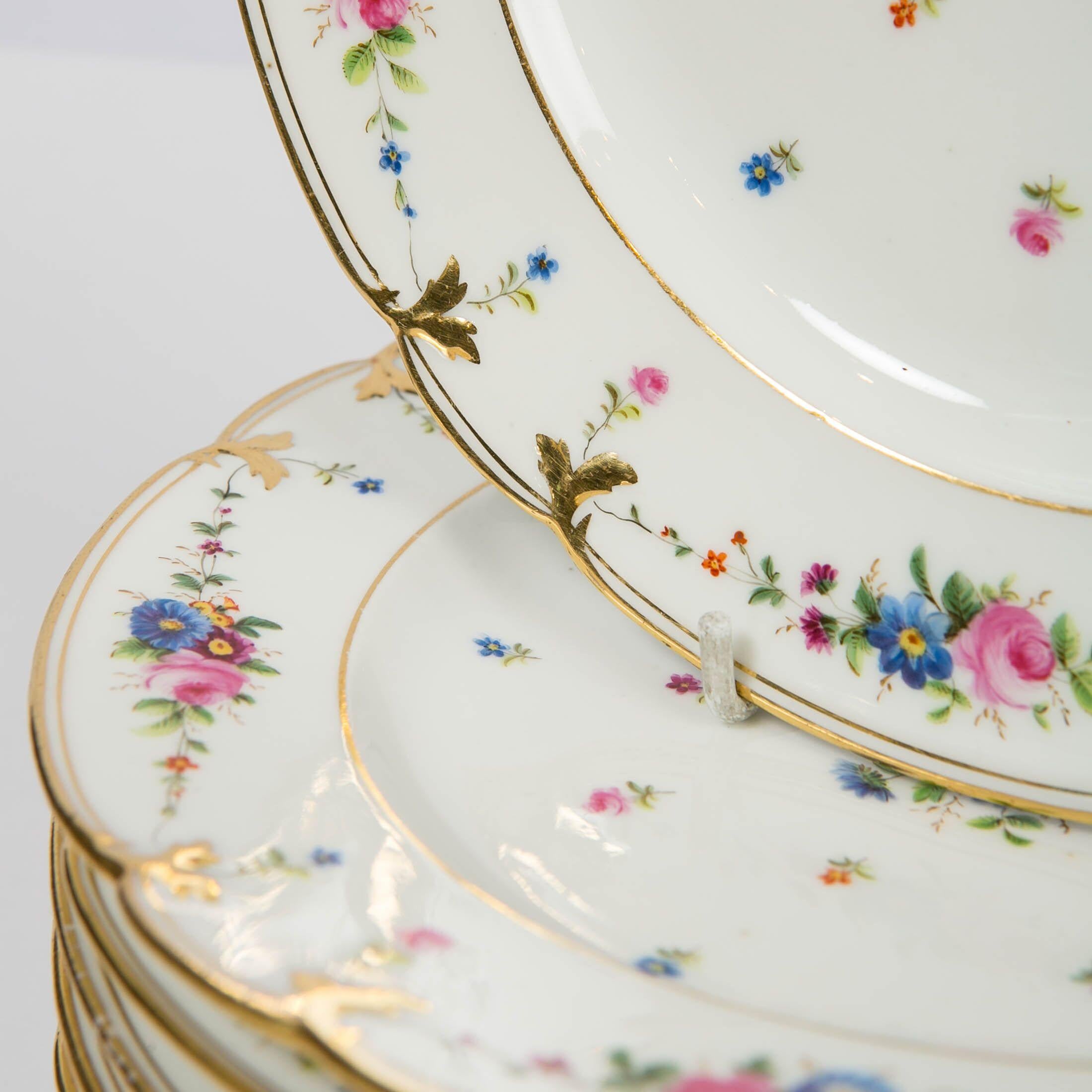 Set of Seven Paris Porcelain Dishes Hand Painted with Roses, France, circa 1840 In Excellent Condition In Katonah, NY