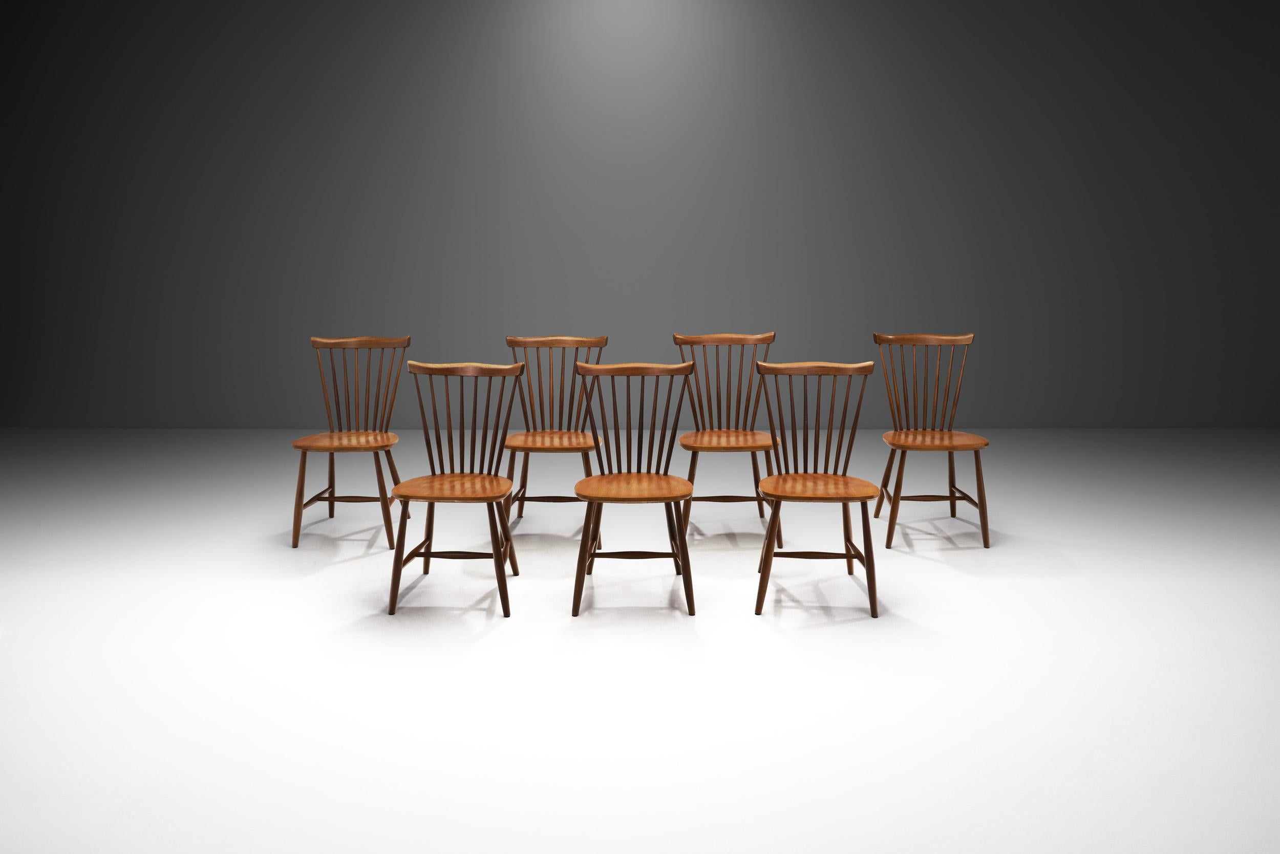 Svedese Set di sette sedie da pranzo 