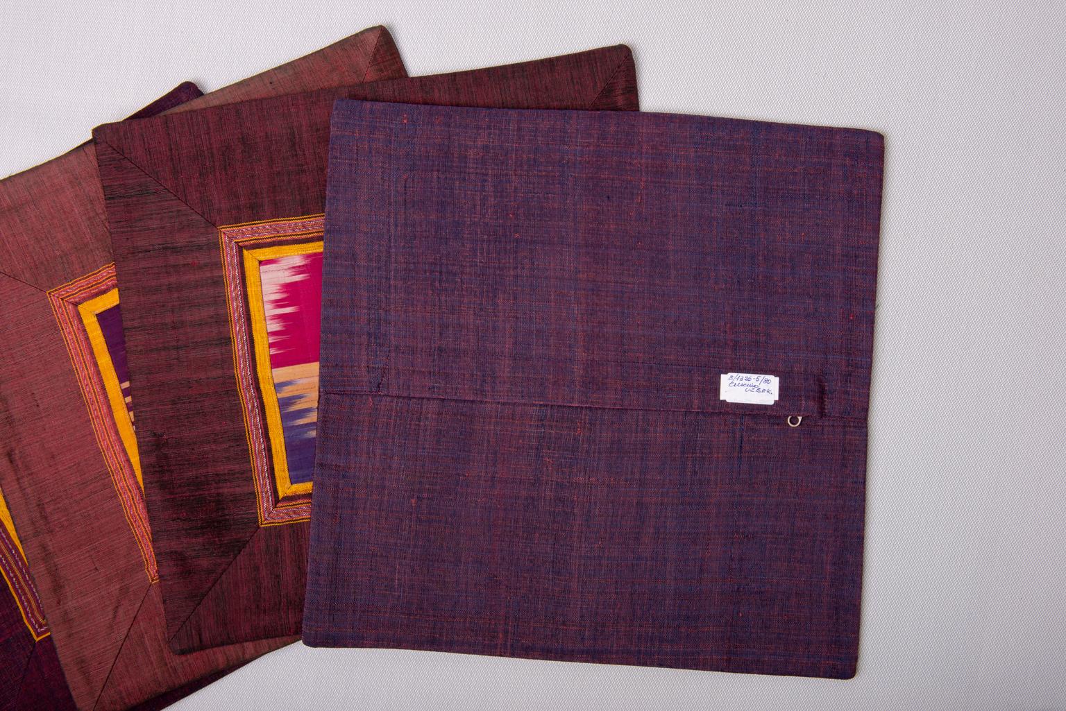 Set di sette cuscini in seta Ikat in vendita 4