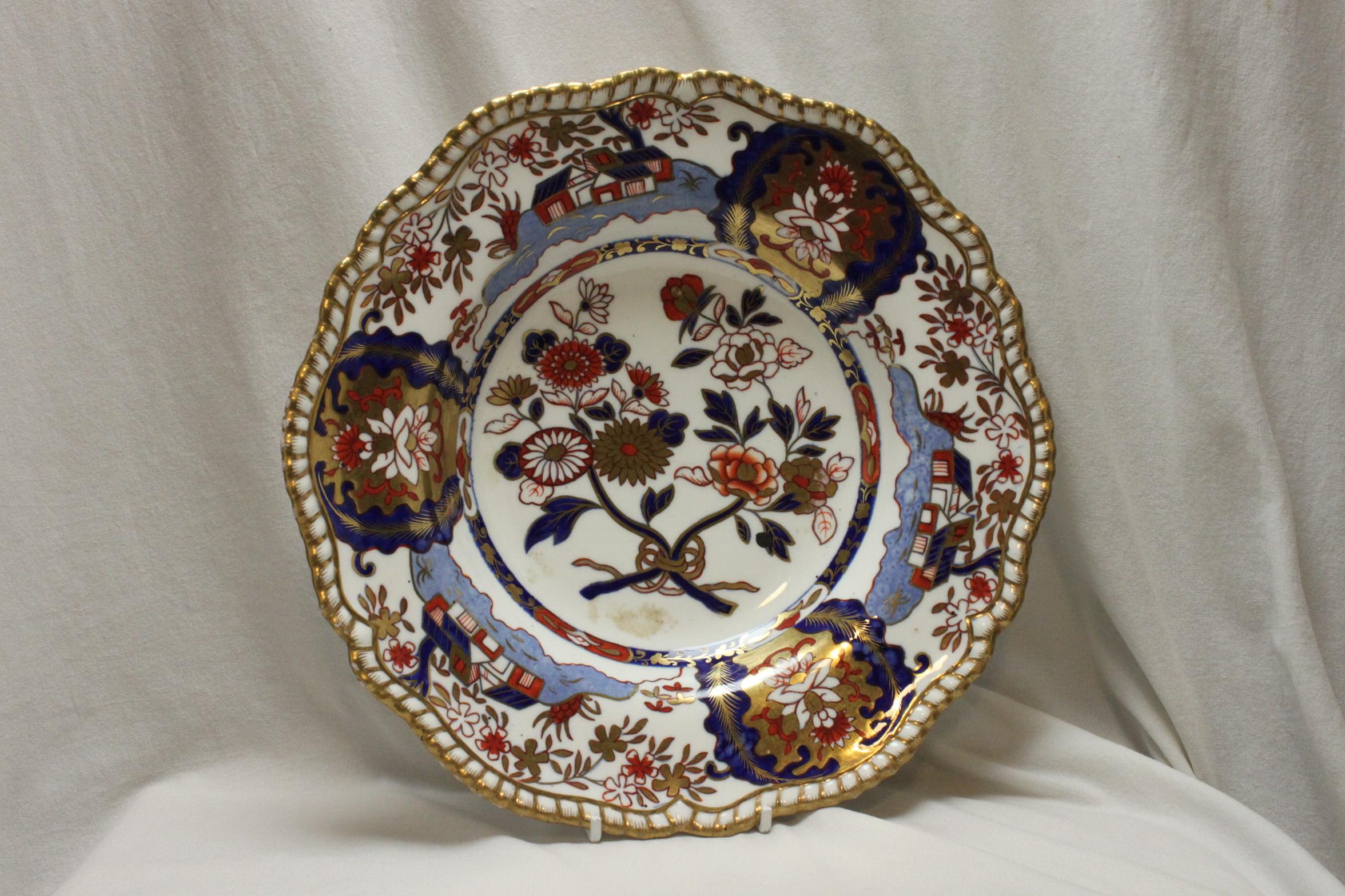 This very attractive Spode set of seven pieces is decorated with their Japan or Imari pattern number 3955. The set consists of a platter which measures 403 mm (16.25 inches) in length, 320 mm (12.75 inches) in width and it stands 48 mm (2 inches)