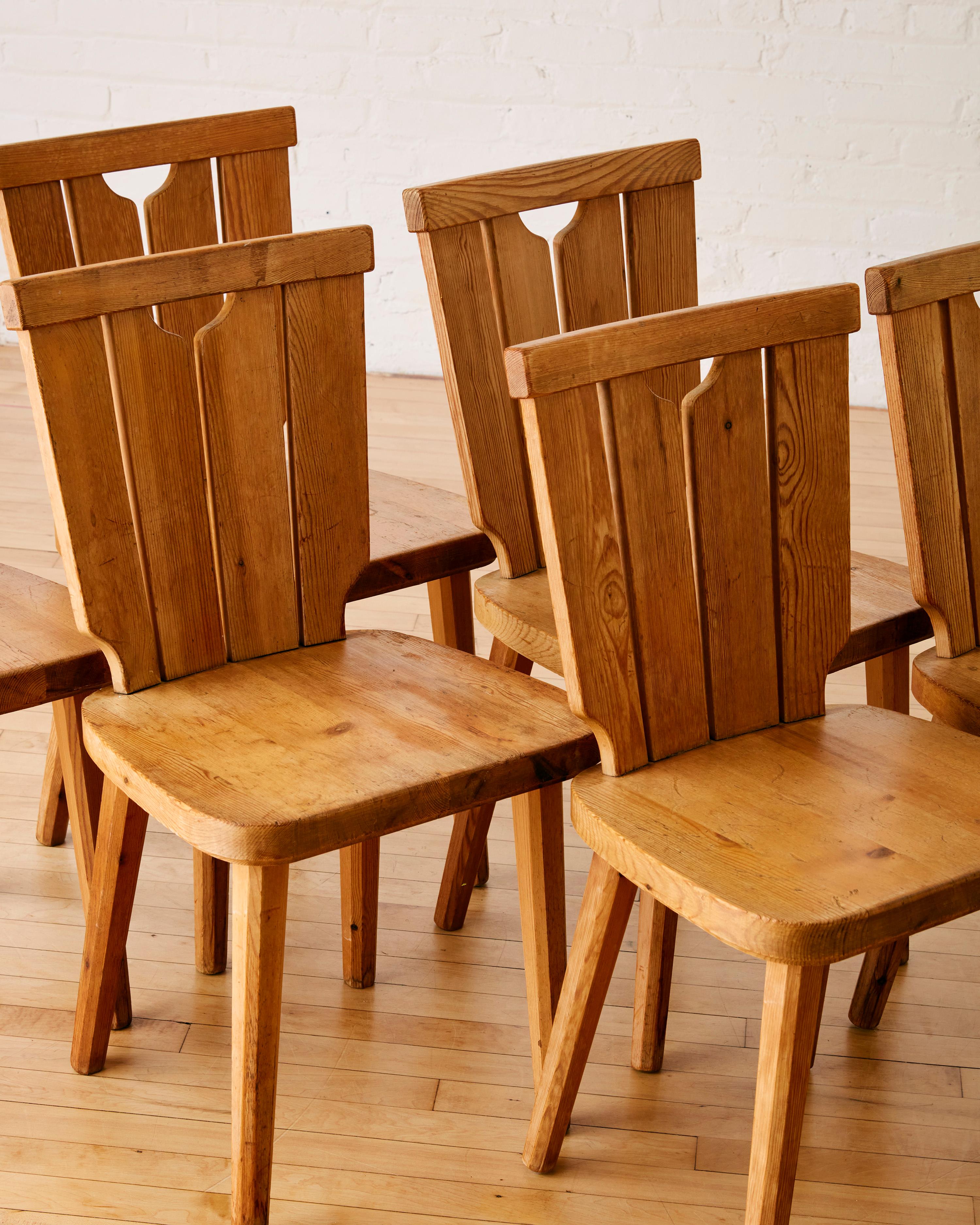 Mid-Century Modern Set of Seven Swedish Pine Dining Chairs By Goran Malmvall For Sale