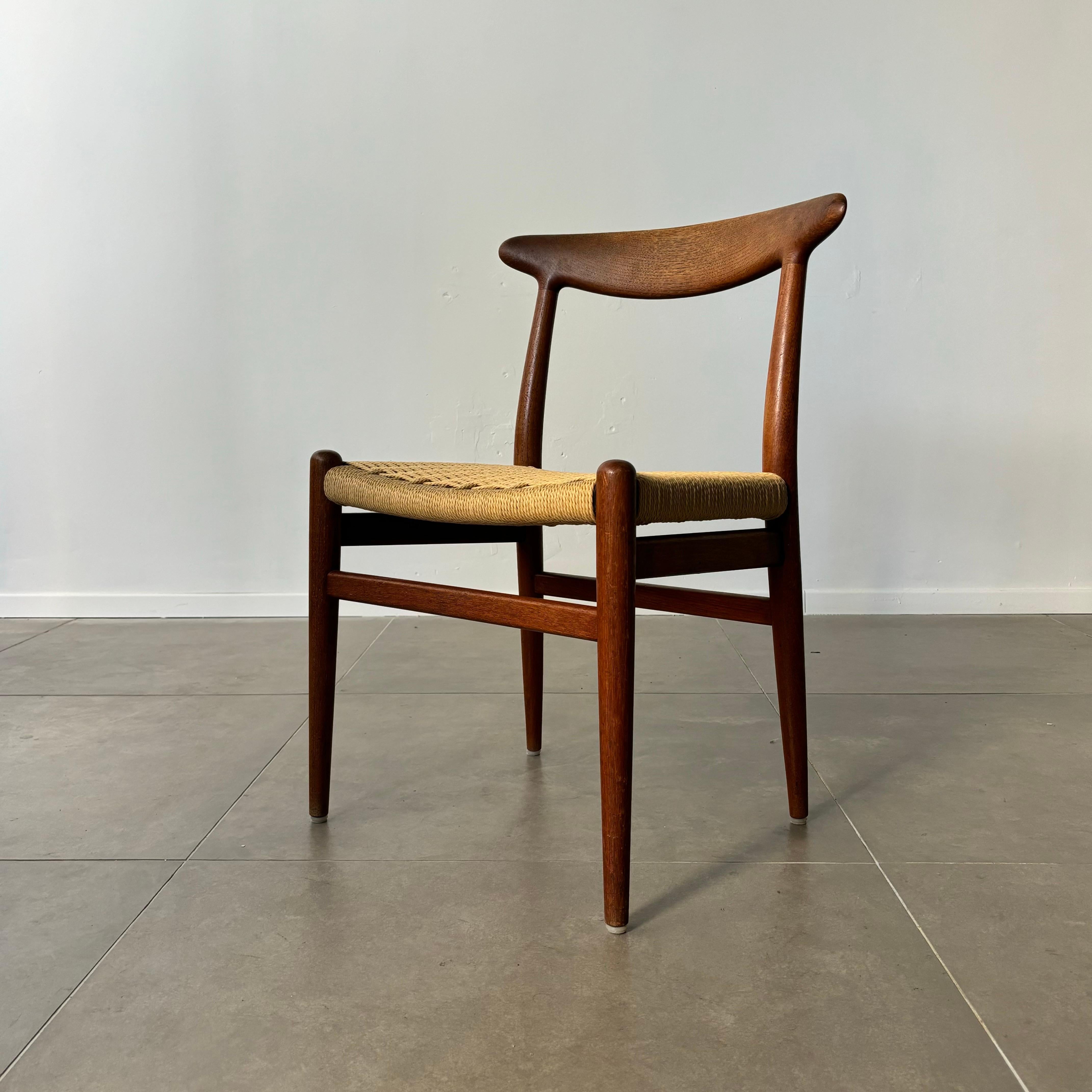 Set di sette sedie da pranzo 'W2' di Hans Wegner per C.M Madsen, Danimarca, anni '50. in vendita 7