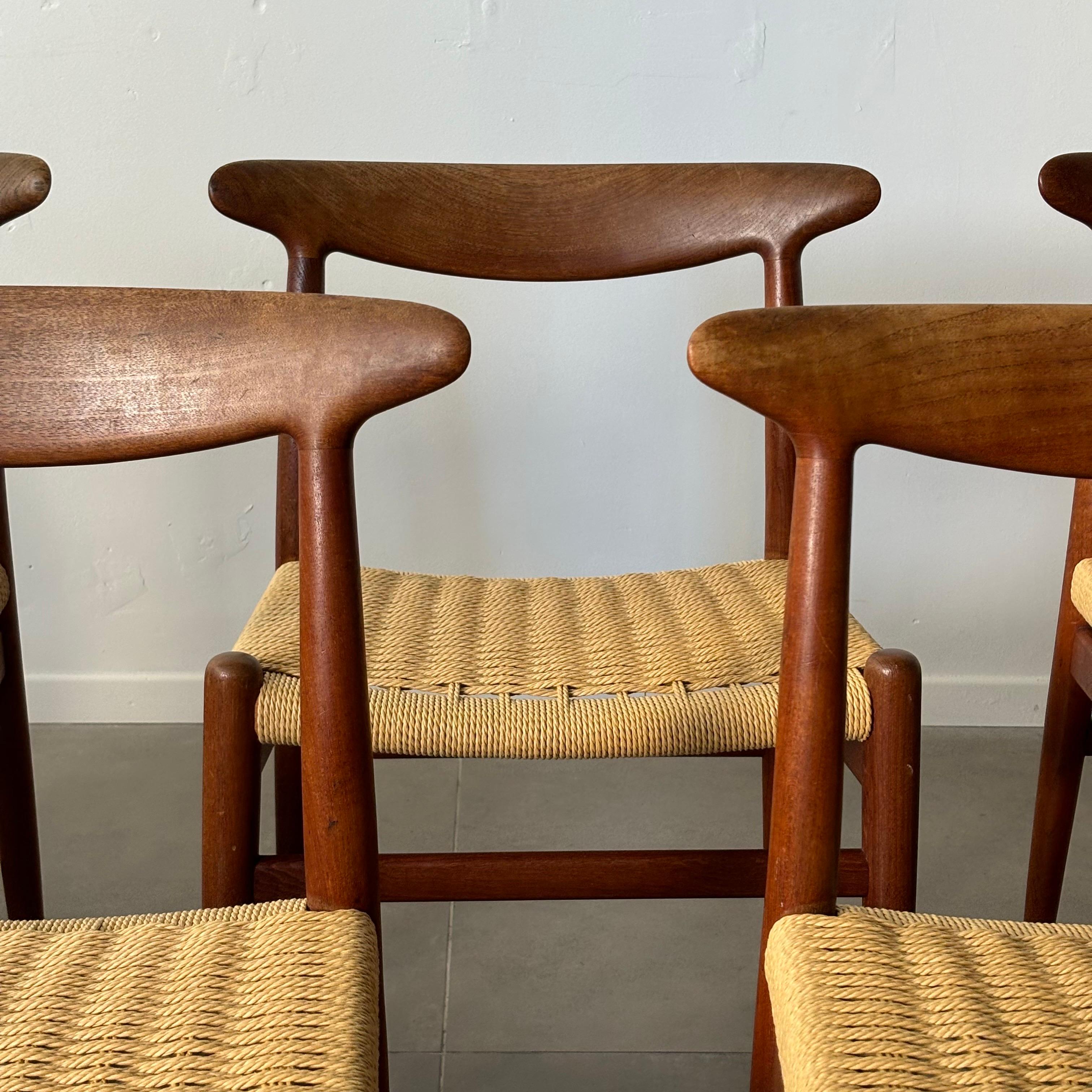 Set di sette sedie da pranzo 'W2' di Hans Wegner per C.M Madsen, Danimarca, anni '50. In condizioni ottime in vendita a Tel Aviv-Yafo, Tel Aviv District