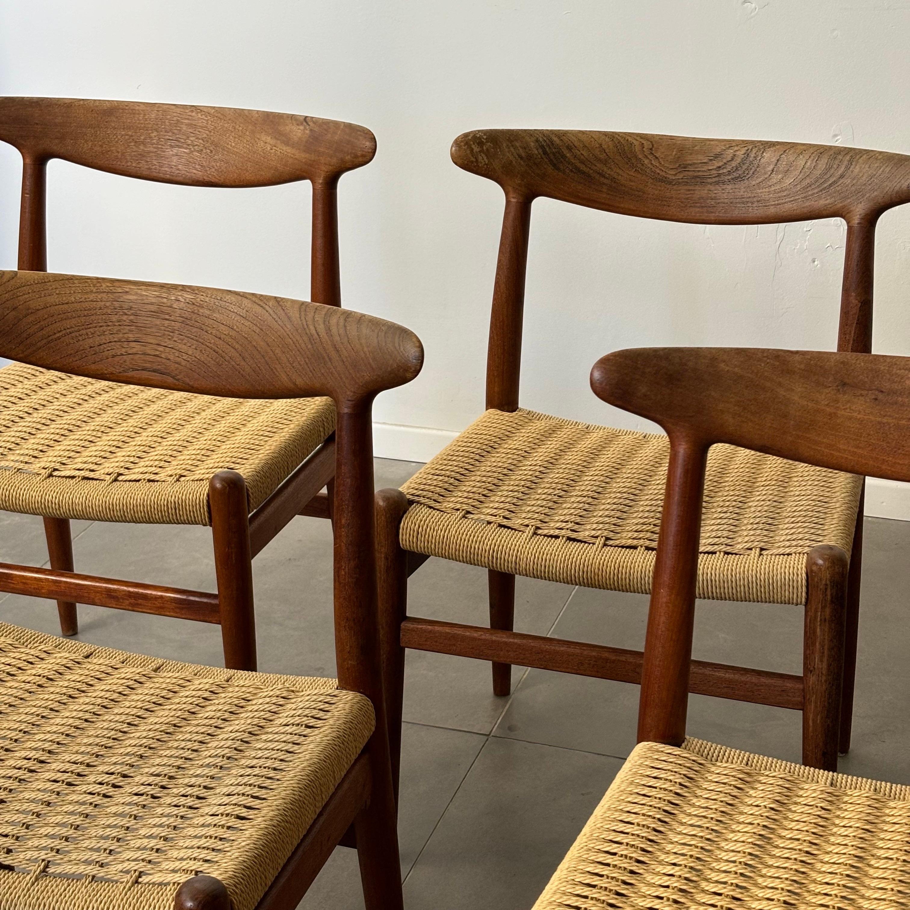Set di sette sedie da pranzo 'W2' di Hans Wegner per C.M Madsen, Danimarca, anni '50. in vendita 2