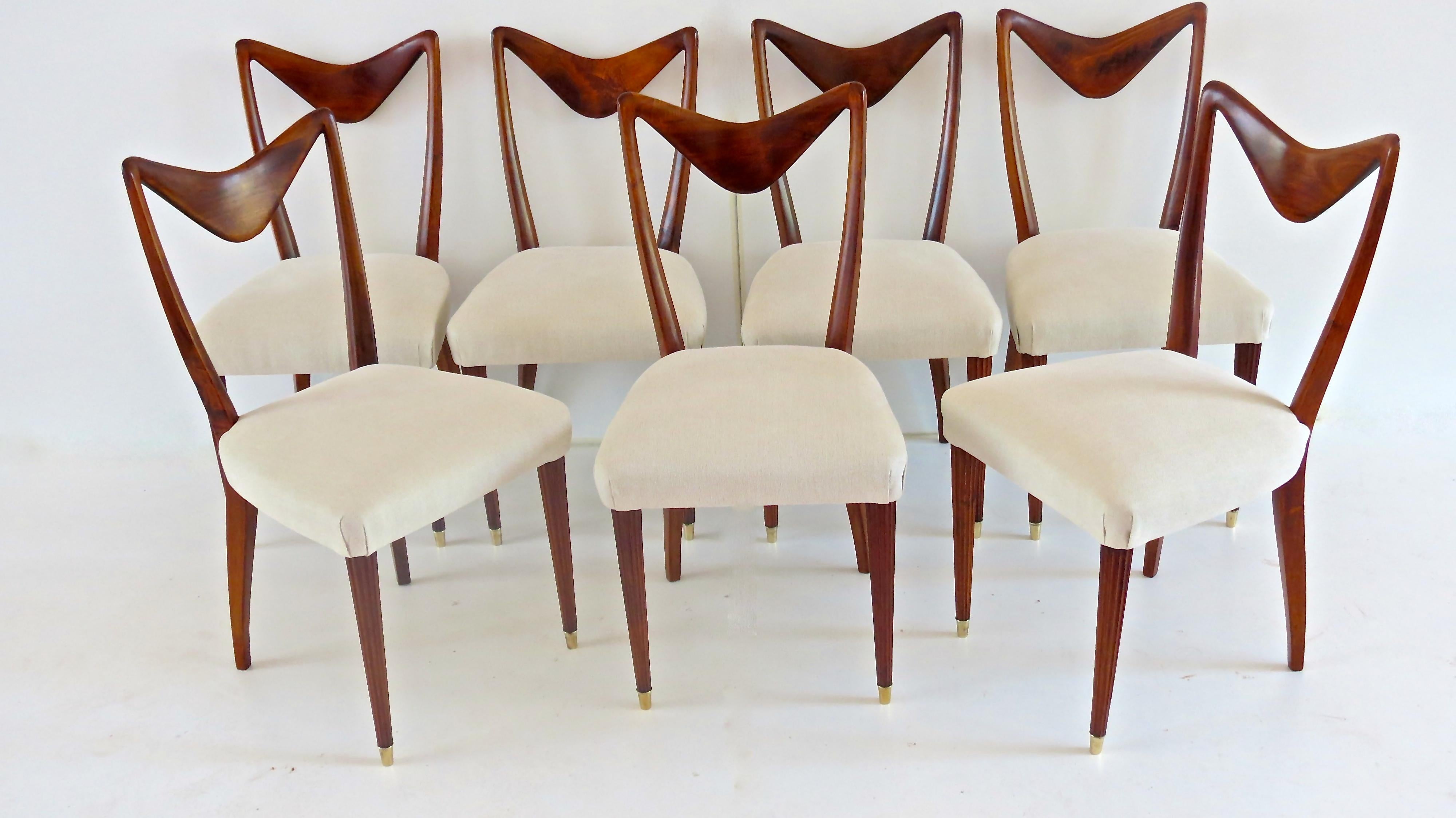 set of seven dining chairs Carlo Enrico Rava, for a private residence, 1940
walnut, brass, white cotton upholstery
very good original patina
the front legs are finely curved as a Doric column and a brass foot
the back legs as a saber