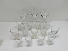 Ensemble de dix-sept verres gravés en forme de pied de citron, C.I.C. & William Yeoward